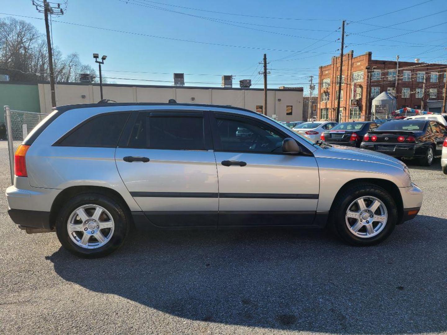 2006 SILVER CHRYSLER PACIFICA WAGON (2A8GF48456R) with an 3.5L engine, Automatic transmission, located at 117 North Cameron Street, Harrisburg, PA, 17101, (717) 963-8962, 40.267021, -76.875351 - WE FINANCE!!! Good Credit/ Bad Credit/ No Credit - ALL Trade-Ins Welcomed!!! ***Guaranteed Credit Approval*** APPLY ONLINE or CALL us TODAY ;) Internet Prices and Marketplace Prices are SPECIAL discounted ***CASH DEALS*** Retail Prices are higher. Please call us to discuss your cash and finan - Photo#5