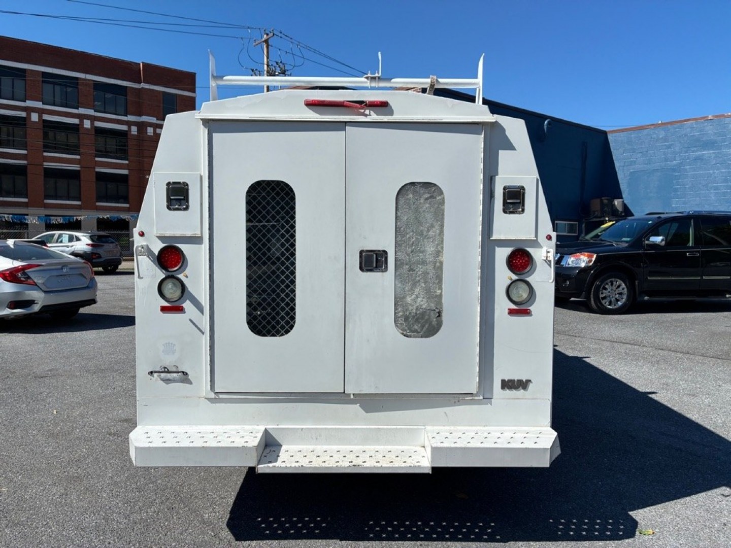 2006 WHITE FORD ECONOLINE E350 SUPER DUTY CUTAWAY VAN (1FDSE35L16D) with an 5.4L engine, Automatic transmission, located at 131 N Cameron st, Harrisburg, PA, 17101, (717) 561-2926, 40.267086, -76.875374 - Anti-Lock Brakes Auxiliary Pwr Outlet Cylinders (8) Driver Air Bag Intermittent Wipers Power Brakes Power Steering Rear View Mirror Seat Trim ((2)Leather) Tilt Steering Wheel Transmission (1) Automatic Transmission WE FINANCE!!! MOST vehicles are available for financing.- Photo#3