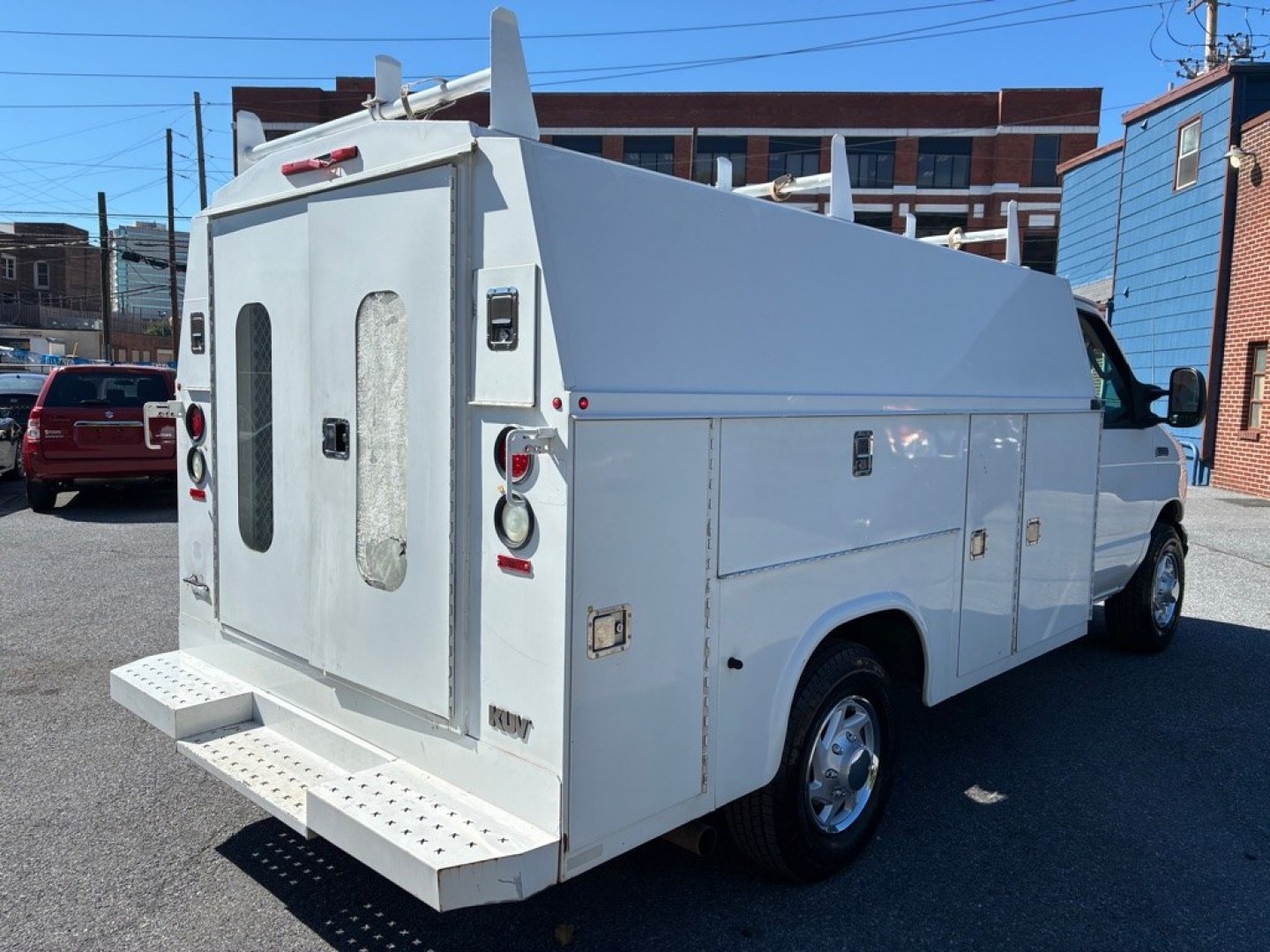 2006 WHITE FORD ECONOLINE E350 SUPER DUTY CUTAWAY VAN (1FDSE35L16D) with an 5.4L engine, Automatic transmission, located at 131 N Cameron st, Harrisburg, PA, 17101, (717) 561-2926, 40.267086, -76.875374 - Anti-Lock Brakes Auxiliary Pwr Outlet Cylinders (8) Driver Air Bag Intermittent Wipers Power Brakes Power Steering Rear View Mirror Seat Trim ((2)Leather) Tilt Steering Wheel Transmission (1) Automatic Transmission WE FINANCE!!! MOST vehicles are available for financing.- Photo#4
