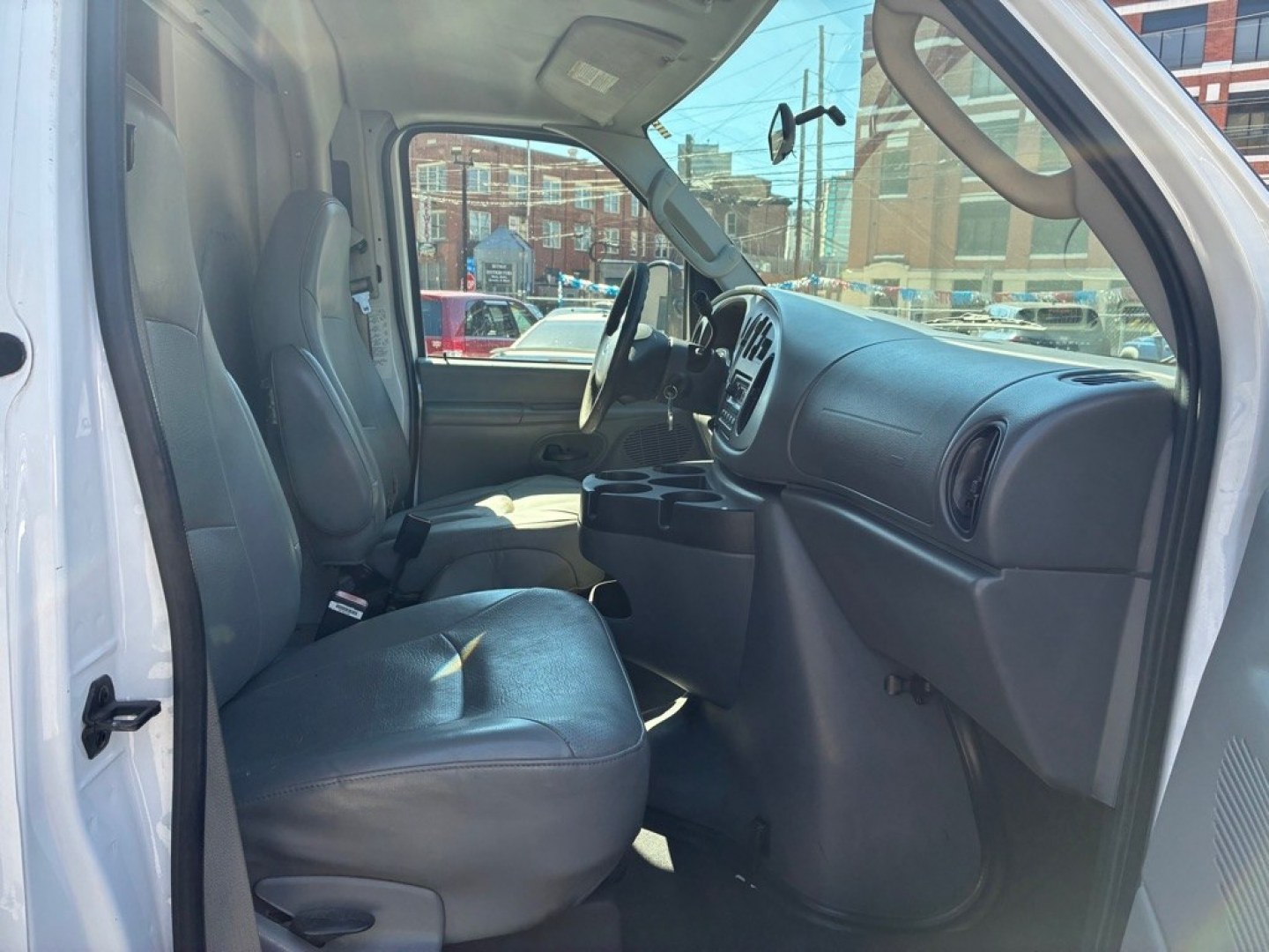 2006 WHITE FORD ECONOLINE E350 SUPER DUTY CUTAWAY VAN (1FDSE35L16D) with an 5.4L engine, Automatic transmission, located at 131 N Cameron st, Harrisburg, PA, 17101, (717) 561-2926, 40.267086, -76.875374 - Anti-Lock Brakes Auxiliary Pwr Outlet Cylinders (8) Driver Air Bag Intermittent Wipers Power Brakes Power Steering Rear View Mirror Seat Trim ((2)Leather) Tilt Steering Wheel Transmission (1) Automatic Transmission WE FINANCE!!! MOST vehicles are available for financing.- Photo#9