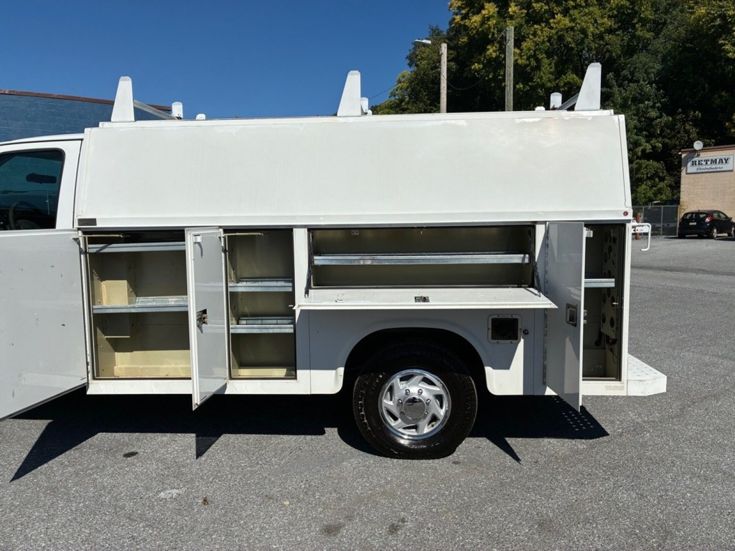 2006 WHITE FORD ECONOLINE E350 SUPER DUTY CUTAWAY VAN (1FDSE35L16D) with an 5.4L engine, Automatic transmission, located at 131 N Cameron st, Harrisburg, PA, 17101, (717) 561-2926, 40.267086, -76.875374 - Anti-Lock Brakes Auxiliary Pwr Outlet Cylinders (8) Driver Air Bag Intermittent Wipers Power Brakes Power Steering Rear View Mirror Seat Trim ((2)Leather) Tilt Steering Wheel Transmission (1) Automatic Transmission WE FINANCE!!! MOST vehicles are available for financing.- Photo#12
