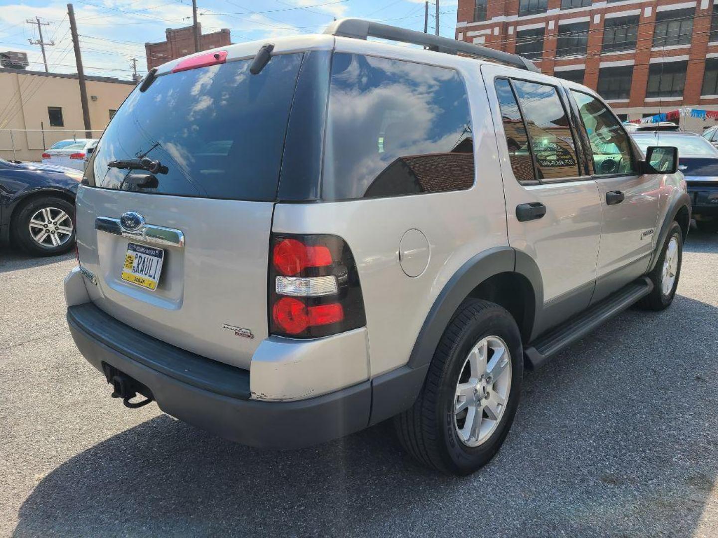 2006 SILVER FORD EXPLORER XLT (1FMEU73E46Z) with an 4.0L engine, Automatic transmission, located at 117 North Cameron Street, Harrisburg, PA, 17101, (717) 963-8962, 40.267021, -76.875351 - Photo#2