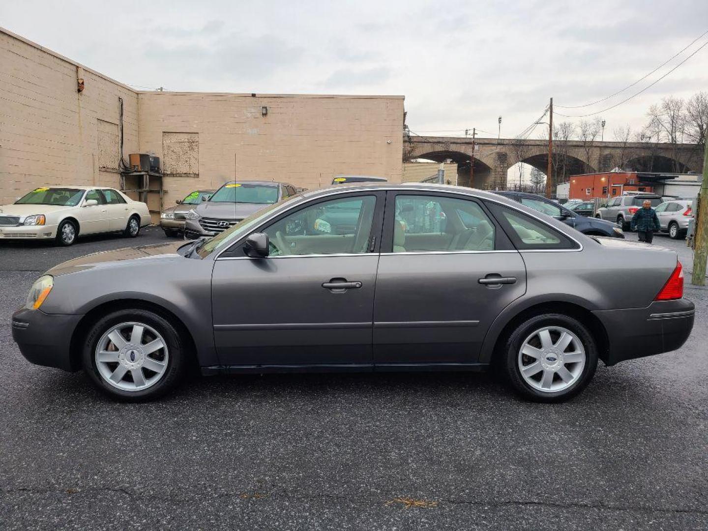 2006 SILVER FORD FIVE HUNDRED SE (1FAHP23126G) with an 3.0L engine, Continuously Variable transmission, located at 117 North Cameron Street, Harrisburg, PA, 17101, (717) 963-8962, 40.267021, -76.875351 - WE FINANCE!!! Good Credit/ Bad Credit/ No Credit - ALL Trade-Ins Welcomed!!! ***Guaranteed Credit Approval*** APPLY ONLINE or CALL us TODAY ;) Internet Prices and Marketplace Prices are SPECIAL discounted ***CASH DEALS*** Retail Prices are higher. Please call us to discuss your cash and finan - Photo#1