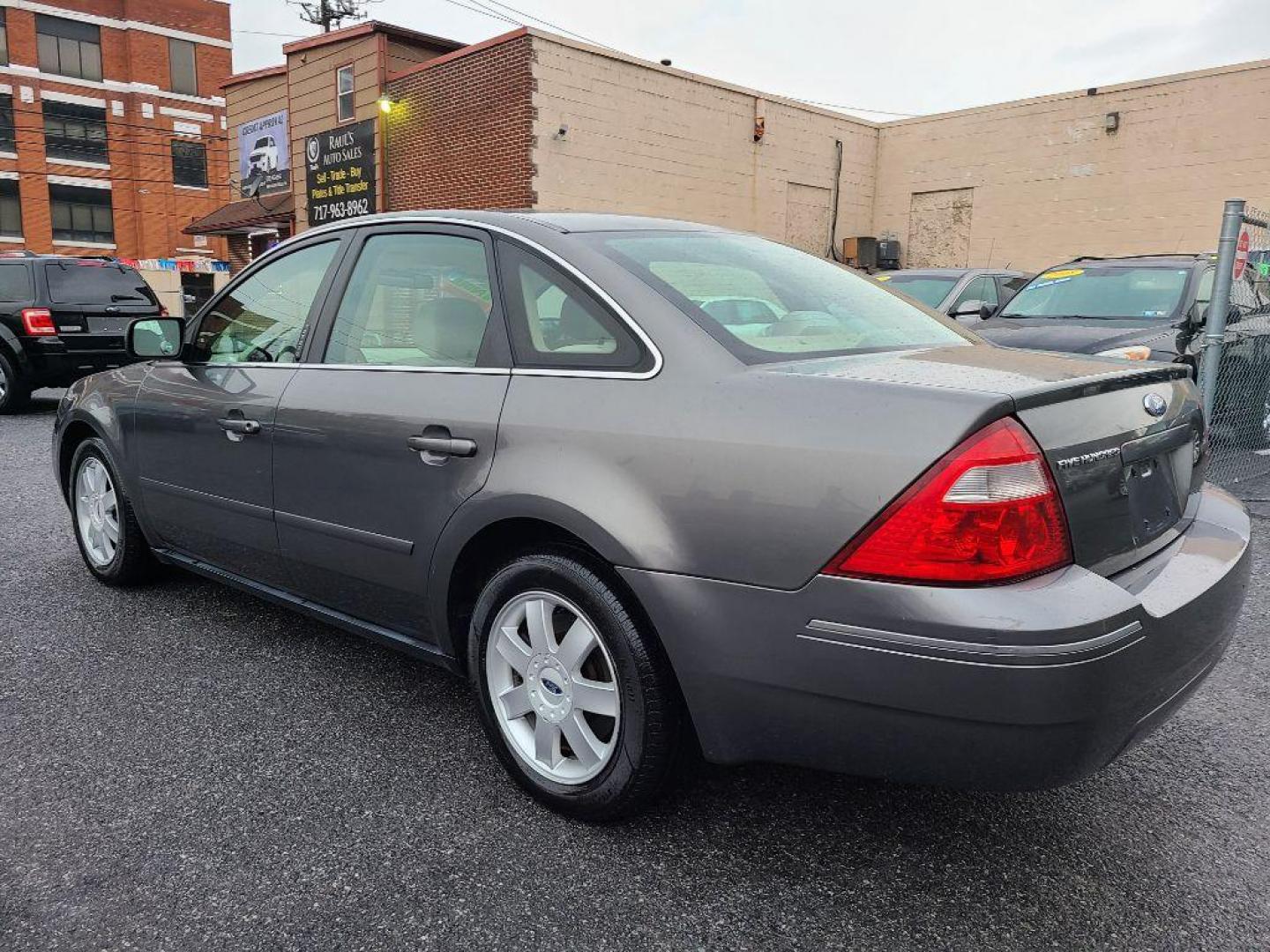 2006 SILVER FORD FIVE HUNDRED SE (1FAHP23126G) with an 3.0L engine, Continuously Variable transmission, located at 117 North Cameron Street, Harrisburg, PA, 17101, (717) 963-8962, 40.267021, -76.875351 - WE FINANCE!!! Good Credit/ Bad Credit/ No Credit - ALL Trade-Ins Welcomed!!! ***Guaranteed Credit Approval*** APPLY ONLINE or CALL us TODAY ;) Internet Prices and Marketplace Prices are SPECIAL discounted ***CASH DEALS*** Retail Prices are higher. Please call us to discuss your cash and finan - Photo#2