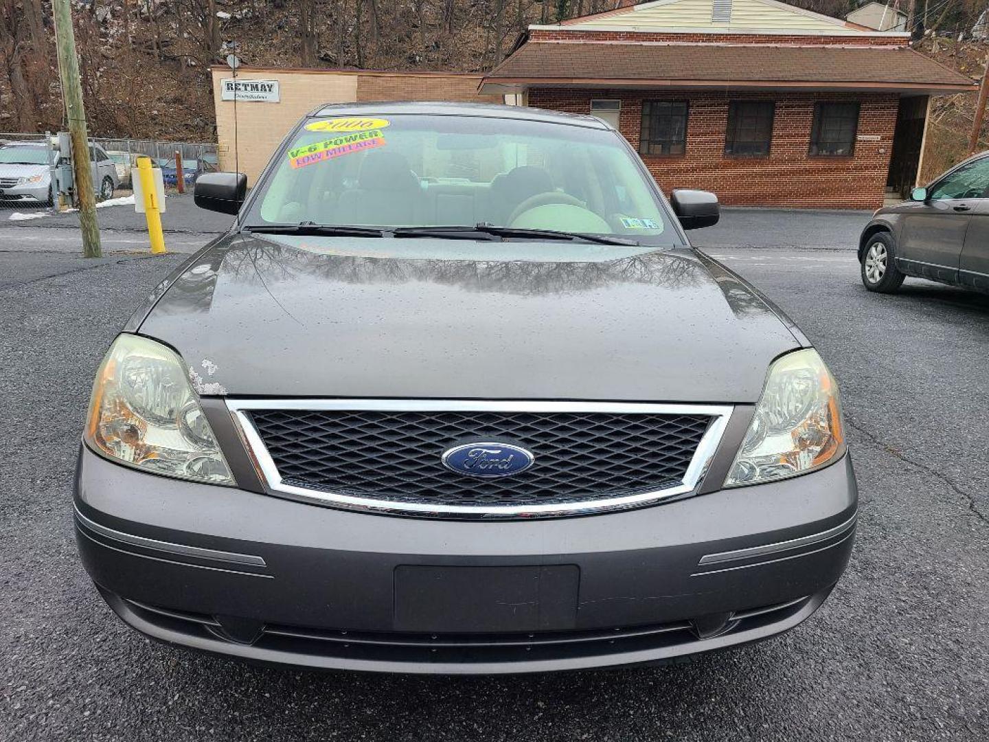 2006 SILVER FORD FIVE HUNDRED SE (1FAHP23126G) with an 3.0L engine, Continuously Variable transmission, located at 117 North Cameron Street, Harrisburg, PA, 17101, (717) 963-8962, 40.267021, -76.875351 - WE FINANCE!!! Good Credit/ Bad Credit/ No Credit - ALL Trade-Ins Welcomed!!! ***Guaranteed Credit Approval*** APPLY ONLINE or CALL us TODAY ;) Internet Prices and Marketplace Prices are SPECIAL discounted ***CASH DEALS*** Retail Prices are higher. Please call us to discuss your cash and finan - Photo#7