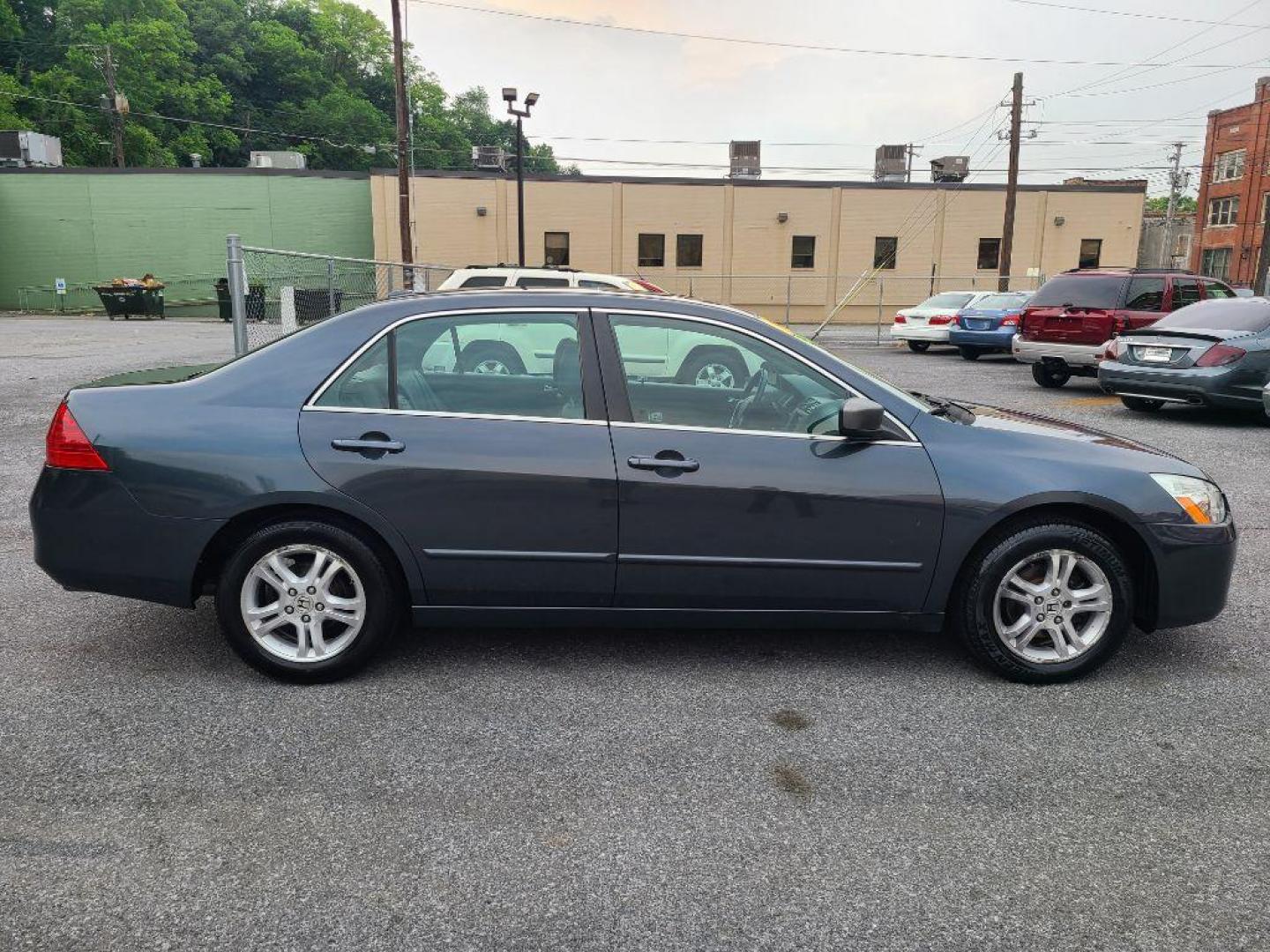 2006 GRAY HONDA ACCORD EX (1HGCM56746A) with an 2.4L engine, Automatic transmission, located at 117 North Cameron Street, Harrisburg, PA, 17101, (717) 963-8962, 40.267021, -76.875351 - WE FINANCE!!! Good Credit/ Bad Credit/ No Credit - ALL Trade-Ins Welcomed!!! ***Guaranteed Credit Approval*** APPLY ONLINE or CALL us TODAY ;) Internet Prices and Marketplace Prices are SPECIAL discounted ***CASH DEALS*** Retail Prices are higher. Please call us to discuss your cash and finan - Photo#5