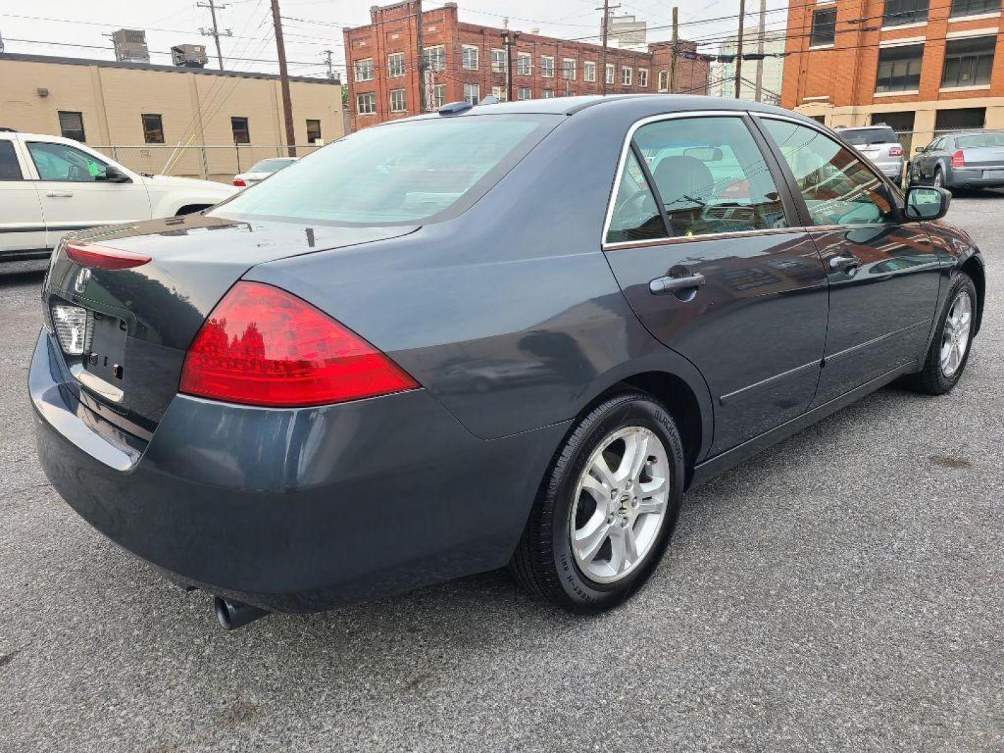 2006 GRAY HONDA ACCORD EX (1HGCM56746A) with an 2.4L engine, Automatic transmission, located at 117 North Cameron Street, Harrisburg, PA, 17101, (717) 963-8962, 40.267021, -76.875351 - WE FINANCE!!! Good Credit/ Bad Credit/ No Credit - ALL Trade-Ins Welcomed!!! ***Guaranteed Credit Approval*** APPLY ONLINE or CALL us TODAY ;) Internet Prices and Marketplace Prices are SPECIAL discounted ***CASH DEALS*** Retail Prices are higher. Please call us to discuss your cash and finan - Photo#4
