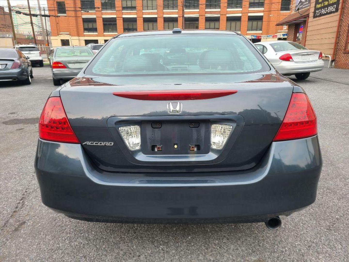 2006 GRAY HONDA ACCORD EX (1HGCM56746A) with an 2.4L engine, Automatic transmission, located at 117 North Cameron Street, Harrisburg, PA, 17101, (717) 963-8962, 40.267021, -76.875351 - WE FINANCE!!! Good Credit/ Bad Credit/ No Credit - ALL Trade-Ins Welcomed!!! ***Guaranteed Credit Approval*** APPLY ONLINE or CALL us TODAY ;) Internet Prices and Marketplace Prices are SPECIAL discounted ***CASH DEALS*** Retail Prices are higher. Please call us to discuss your cash and finan - Photo#3