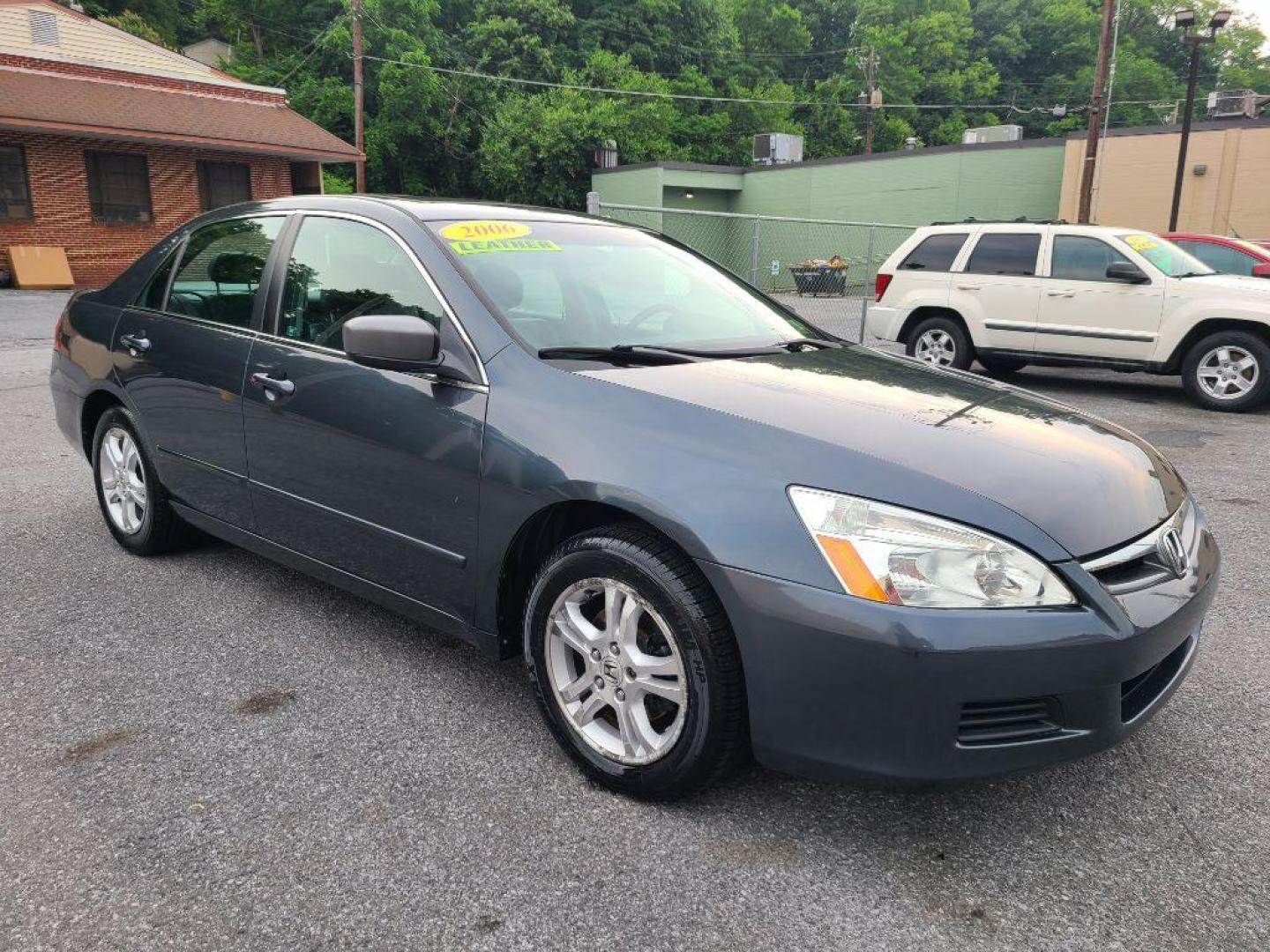 2006 GRAY HONDA ACCORD EX (1HGCM56746A) with an 2.4L engine, Automatic transmission, located at 117 North Cameron Street, Harrisburg, PA, 17101, (717) 963-8962, 40.267021, -76.875351 - WE FINANCE!!! Good Credit/ Bad Credit/ No Credit - ALL Trade-Ins Welcomed!!! ***Guaranteed Credit Approval*** APPLY ONLINE or CALL us TODAY ;) Internet Prices and Marketplace Prices are SPECIAL discounted ***CASH DEALS*** Retail Prices are higher. Please call us to discuss your cash and finan - Photo#6
