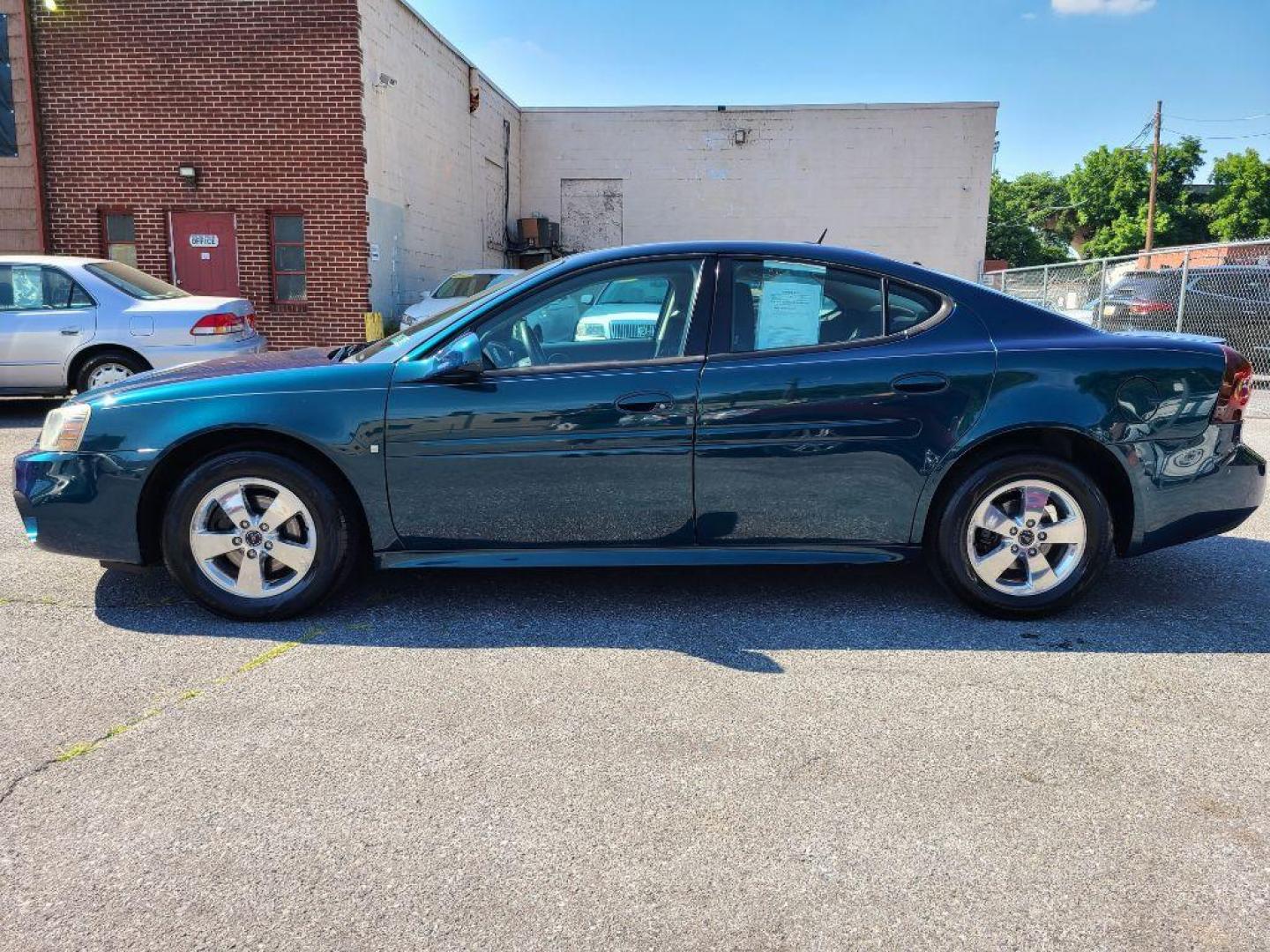 2006 GREEN PONTIAC GRAND PRIX BASE (2G2WP552561) with an 3.8L engine, Automatic transmission, located at 117 North Cameron Street, Harrisburg, PA, 17101, (717) 963-8962, 40.267021, -76.875351 - Photo#1