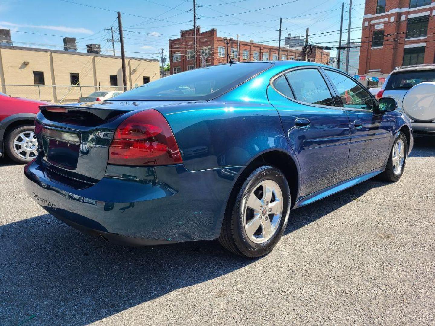2006 GREEN PONTIAC GRAND PRIX BASE (2G2WP552561) with an 3.8L engine, Automatic transmission, located at 117 North Cameron Street, Harrisburg, PA, 17101, (717) 963-8962, 40.267021, -76.875351 - Photo#4
