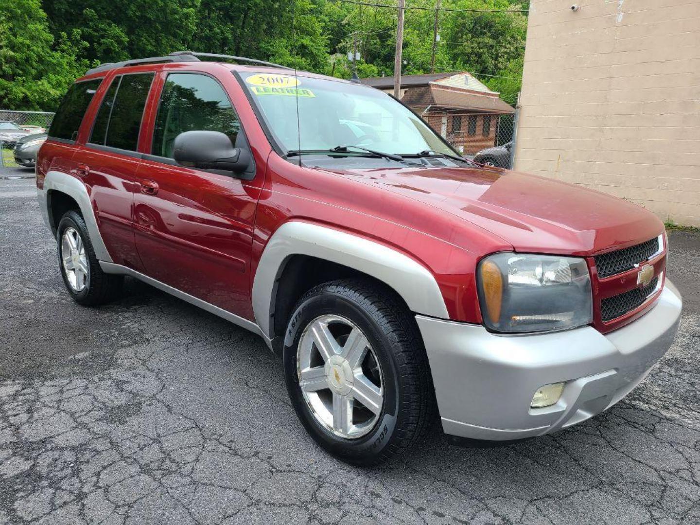 2007 RED CHEVROLET TRAILBLAZER LT (1GNDT13S872) with an 4.2L engine, Automatic transmission, located at 117 North Cameron Street, Harrisburg, PA, 17101, (717) 963-8962, 40.267021, -76.875351 - WE FINANCE!!! Good Credit/ Bad Credit/ No Credit - ALL Trade-Ins Welcomed!!! ***Guaranteed Credit Approval*** APPLY ONLINE or CALL us TODAY ;) Internet Prices and Marketplace Prices are SPECIAL discounted ***CASH DEALS*** Retail Prices are higher. Please call us to discuss your cash and finan - Photo#2