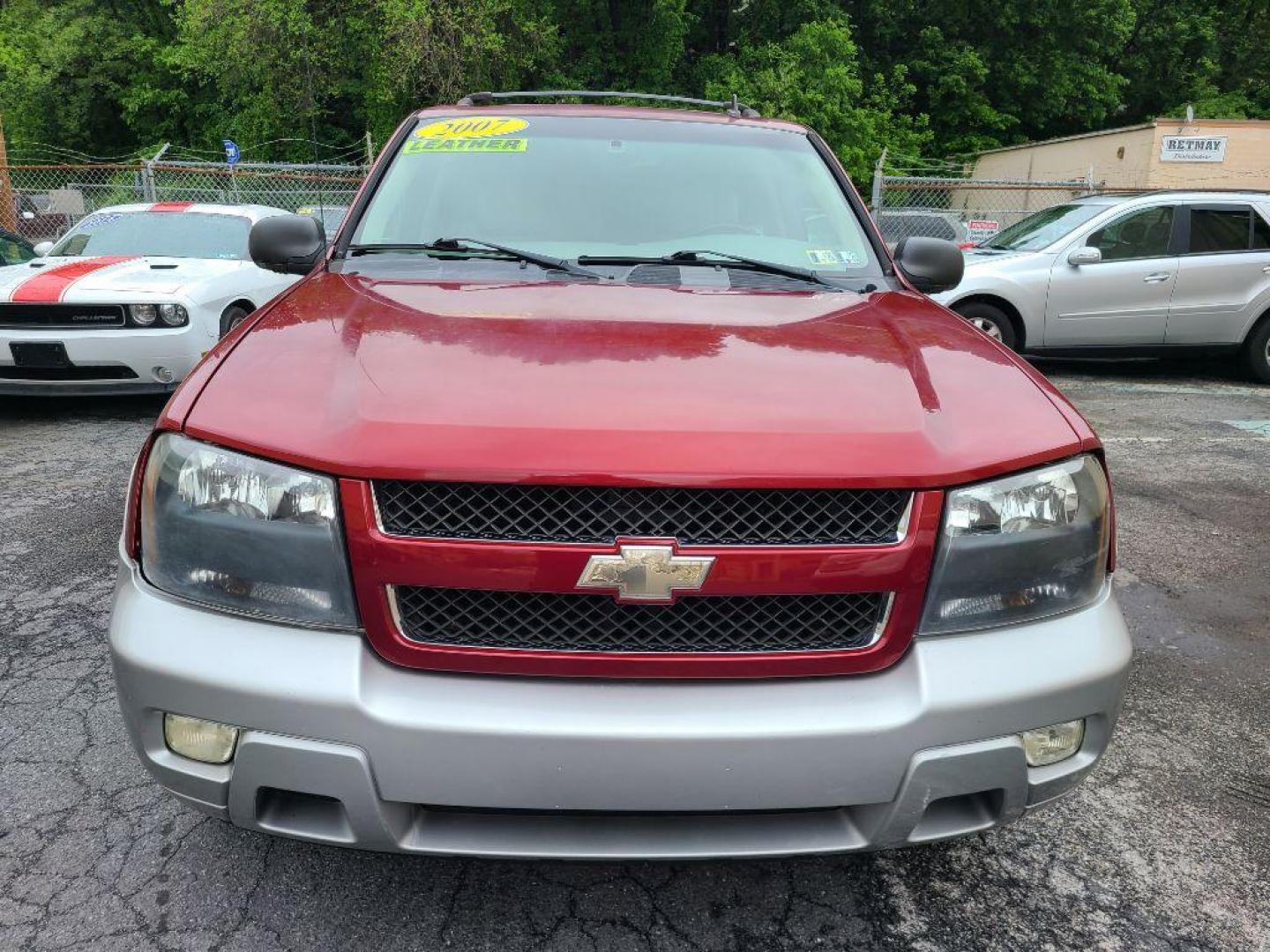2007 RED CHEVROLET TRAILBLAZER LT (1GNDT13S872) with an 4.2L engine, Automatic transmission, located at 117 North Cameron Street, Harrisburg, PA, 17101, (717) 963-8962, 40.267021, -76.875351 - WE FINANCE!!! Good Credit/ Bad Credit/ No Credit - ALL Trade-Ins Welcomed!!! ***Guaranteed Credit Approval*** APPLY ONLINE or CALL us TODAY ;) Internet Prices and Marketplace Prices are SPECIAL discounted ***CASH DEALS*** Retail Prices are higher. Please call us to discuss your cash and finan - Photo#7