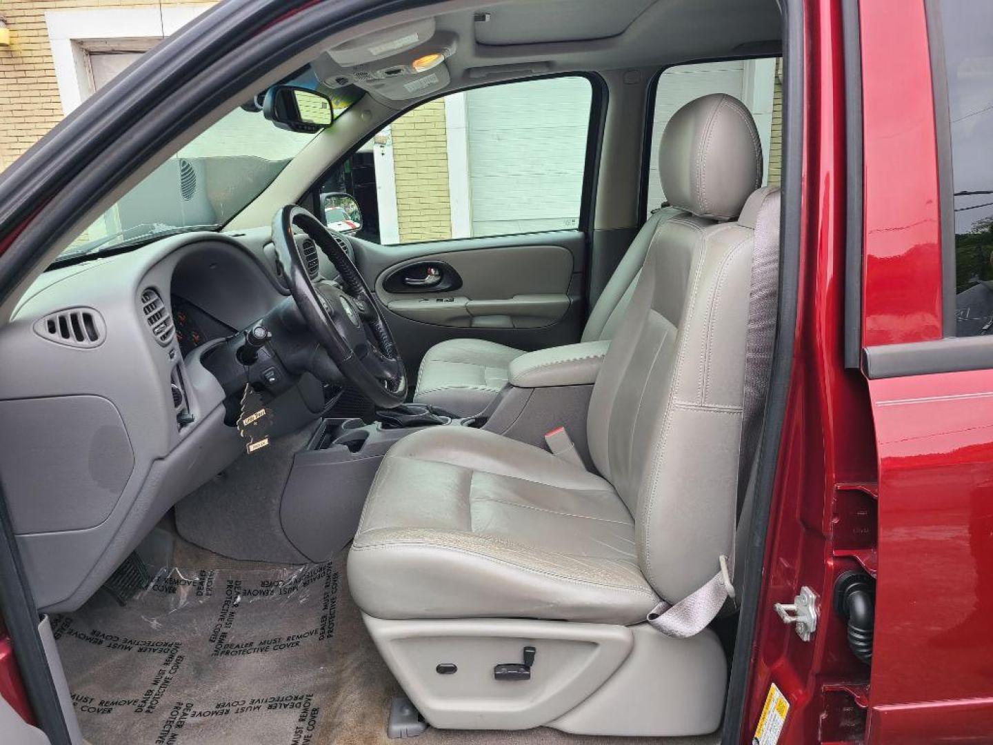 2007 RED CHEVROLET TRAILBLAZER LT (1GNDT13S872) with an 4.2L engine, Automatic transmission, located at 117 North Cameron Street, Harrisburg, PA, 17101, (717) 963-8962, 40.267021, -76.875351 - WE FINANCE!!! Good Credit/ Bad Credit/ No Credit - ALL Trade-Ins Welcomed!!! ***Guaranteed Credit Approval*** APPLY ONLINE or CALL us TODAY ;) Internet Prices and Marketplace Prices are SPECIAL discounted ***CASH DEALS*** Retail Prices are higher. Please call us to discuss your cash and finan - Photo#13