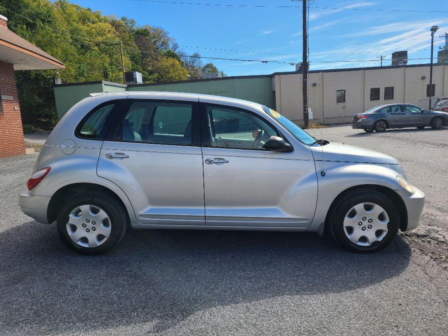 2007 SILVER CHRYSLER PT CRUISER WAGON (3A4FY48B77T) with an 2.4L engine, Automatic transmission, located at 117 North Cameron Street, Harrisburg, PA, 17101, (717) 963-8962, 40.267021, -76.875351 - WE FINANCE!!! Good Credit/ Bad Credit/ No Credit - ALL Trade-Ins Welcomed!!! ***Guaranteed Credit Approval*** APPLY ONLINE or CALL us TODAY ;) Please call us to discuss your cash and financing options. - Photo#5