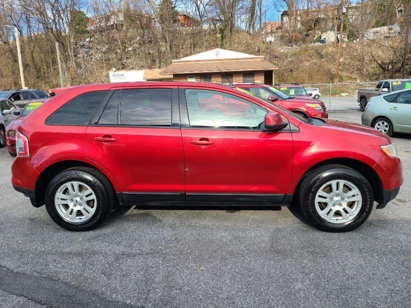 2007 RED FORD EDGE SEL (2FMDK38C77B) with an 3.5L engine, Automatic transmission, located at 117 North Cameron Street, Harrisburg, PA, 17101, (717) 963-8962, 40.267021, -76.875351 - WE FINANCE!!! Good Credit/ Bad Credit/ No Credit - ALL Trade-Ins Welcomed!!! ***Guaranteed Credit Approval*** APPLY ONLINE or CALL us TODAY ;) Internet Prices and Marketplace Prices are SPECIAL discounted ***CASH DEALS*** Retail Prices are higher. Please call us to discuss your cash and finan - Photo#5