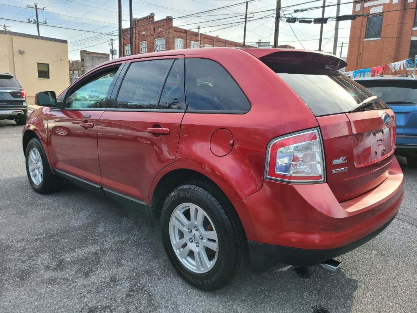 2007 RED FORD EDGE SEL (2FMDK38C77B) with an 3.5L engine, Automatic transmission, located at 117 North Cameron Street, Harrisburg, PA, 17101, (717) 963-8962, 40.267021, -76.875351 - WE FINANCE!!! Good Credit/ Challenged Credit/ No Credit - ALL Trade-Ins Welcomed!!! APPLY ONLINE or CALL us TODAY ;) Please call us to discuss your cash and/or financing options.- Photo#2