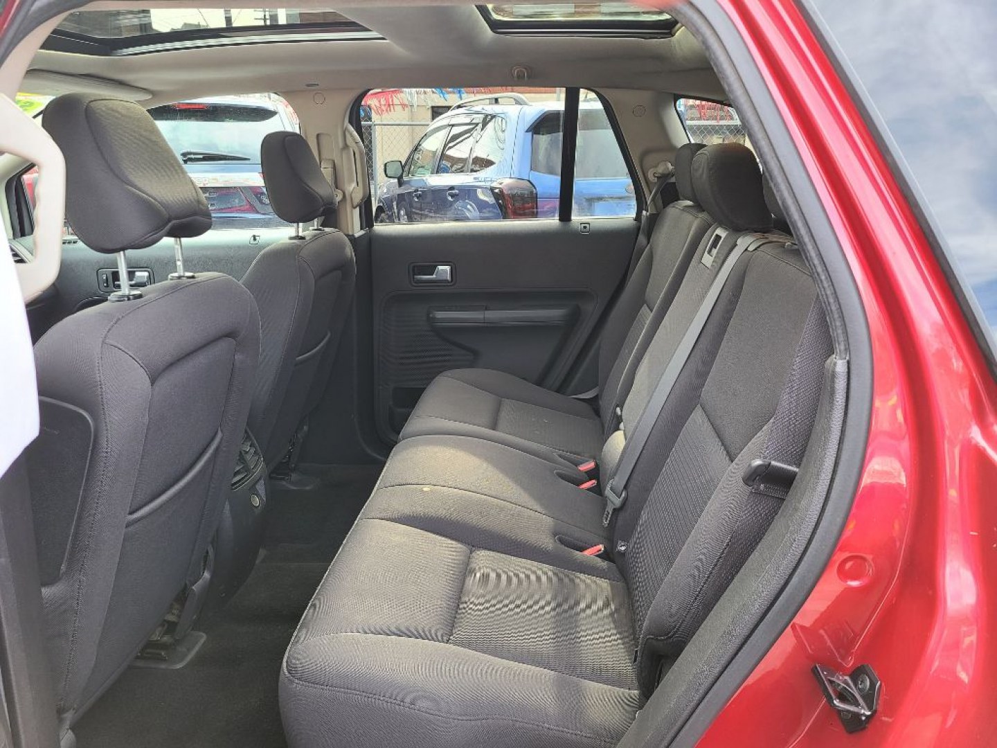 2007 RED FORD EDGE SEL (2FMDK38C77B) with an 3.5L engine, Automatic transmission, located at 117 North Cameron Street, Harrisburg, PA, 17101, (717) 963-8962, 40.267021, -76.875351 - WE FINANCE!!! Good Credit/ Challenged Credit/ No Credit - ALL Trade-Ins Welcomed!!! APPLY ONLINE or CALL us TODAY ;) Please call us to discuss your cash and/or financing options.- Photo#11