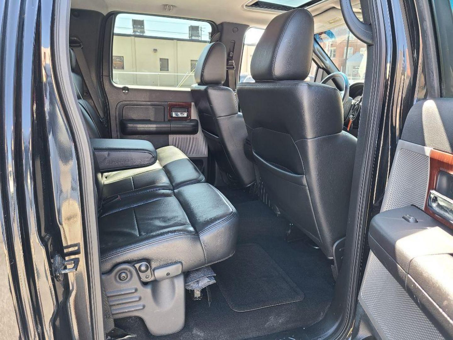 2007 BLACK FORD F150 LARIAT SUPERCREW (1FTPW14V97F) with an 5.4L engine, Automatic transmission, located at 117 North Cameron Street, Harrisburg, PA, 17101, (717) 963-8962, 40.267021, -76.875351 - WE FINANCE!!! Good Credit/ Bad Credit/ No Credit - ALL Trade-Ins Welcomed!!! ***Guaranteed Credit Approval*** APPLY ONLINE or CALL us TODAY ;) Internet Prices and Marketplace Prices are SPECIAL discounted ***CASH DEALS*** Retail Prices are higher. Please call us to discuss your cash and finan - Photo#10