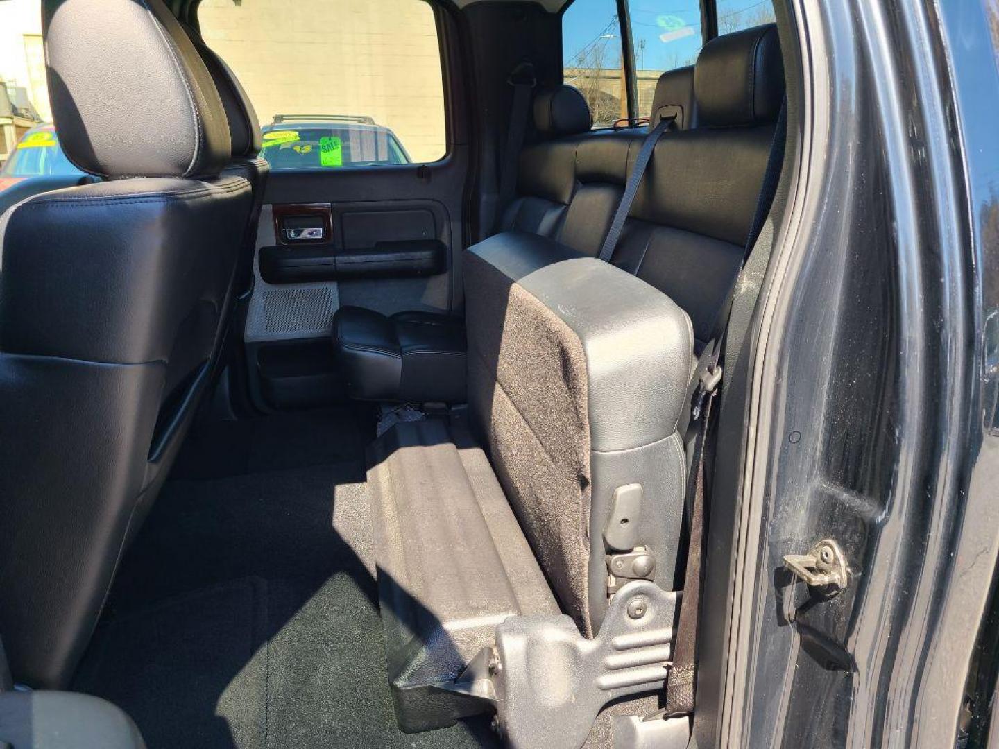 2007 BLACK FORD F150 LARIAT SUPERCREW (1FTPW14V97F) with an 5.4L engine, Automatic transmission, located at 117 North Cameron Street, Harrisburg, PA, 17101, (717) 963-8962, 40.267021, -76.875351 - WE FINANCE!!! Good Credit/ Bad Credit/ No Credit - ALL Trade-Ins Welcomed!!! ***Guaranteed Credit Approval*** APPLY ONLINE or CALL us TODAY ;) Internet Prices and Marketplace Prices are SPECIAL discounted ***CASH DEALS*** Retail Prices are higher. Please call us to discuss your cash and finan - Photo#14