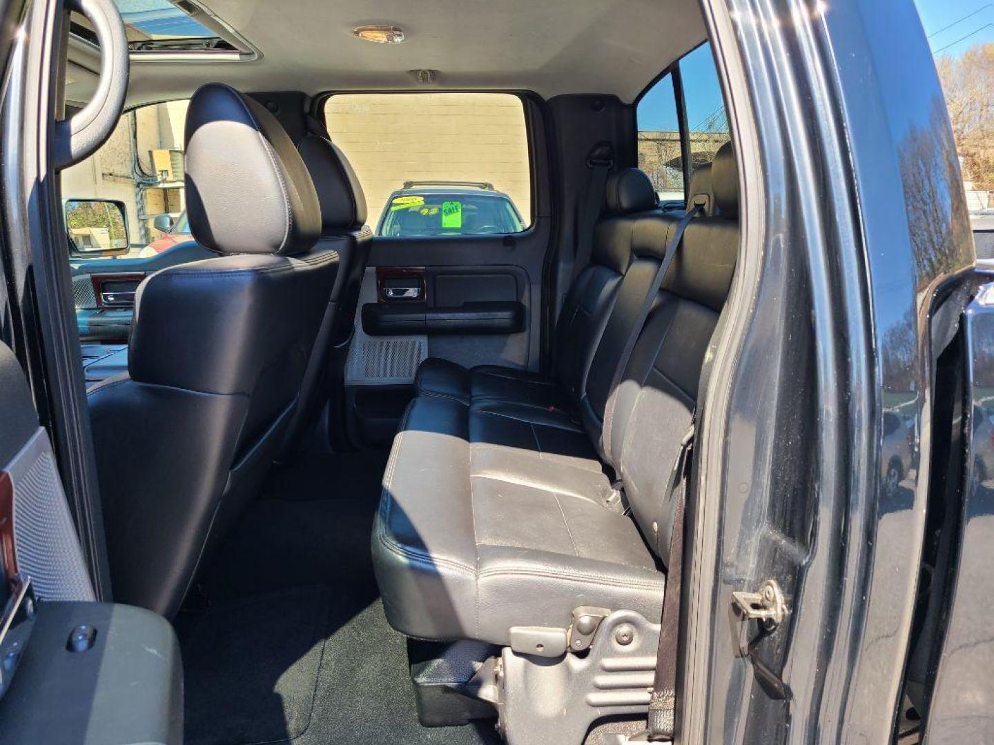 2007 BLACK FORD F150 LARIAT SUPERCREW (1FTPW14V97F) with an 5.4L engine, Automatic transmission, located at 117 North Cameron Street, Harrisburg, PA, 17101, (717) 963-8962, 40.267021, -76.875351 - WE FINANCE!!! Good Credit/ Bad Credit/ No Credit - ALL Trade-Ins Welcomed!!! ***Guaranteed Credit Approval*** APPLY ONLINE or CALL us TODAY ;) Internet Prices and Marketplace Prices are SPECIAL discounted ***CASH DEALS*** Retail Prices are higher. Please call us to discuss your cash and finan - Photo#15