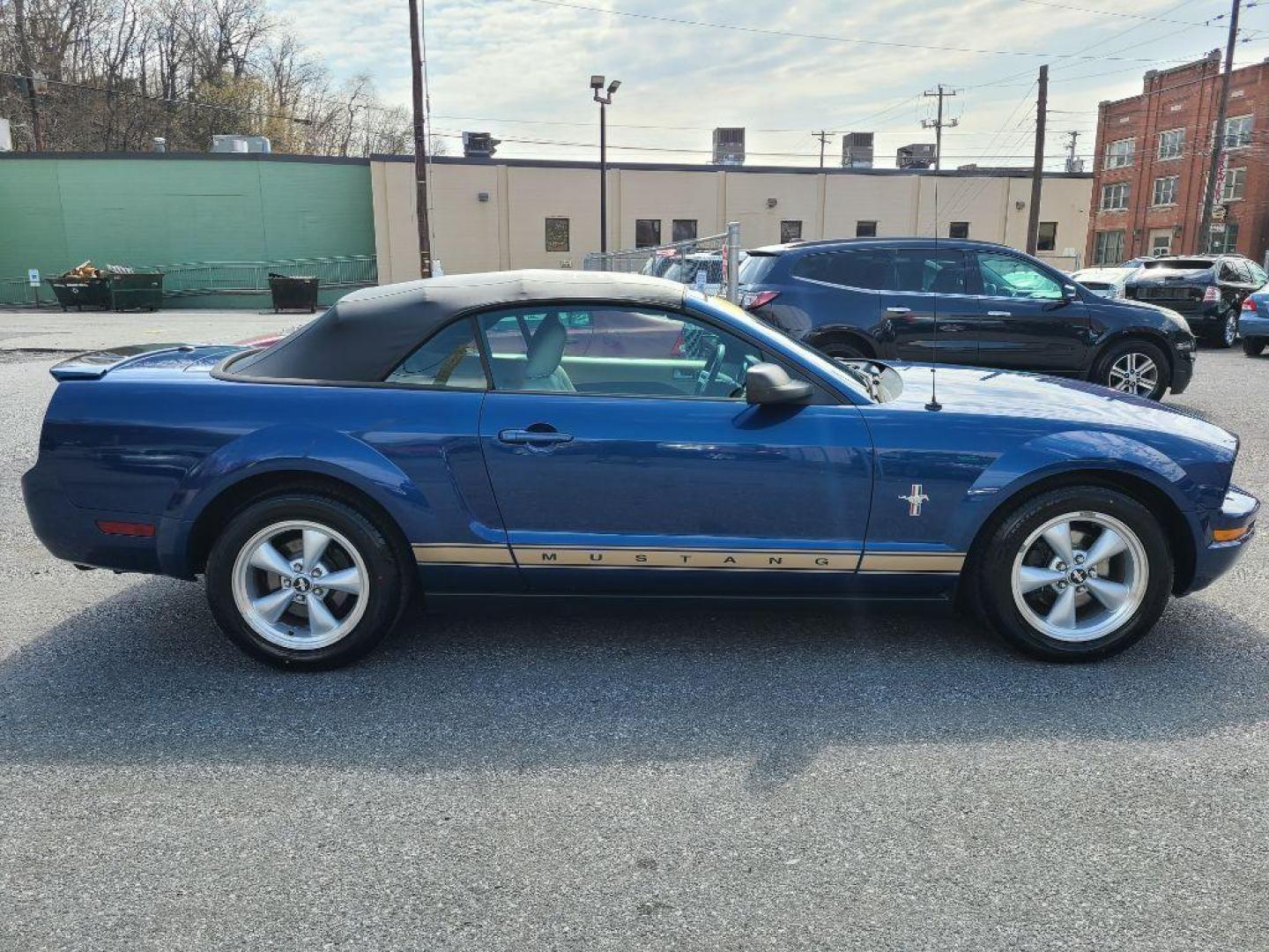 2007 BLUE FORD MUSTANG BASE (1ZVHT84N475) with an 4.0L engine, Automatic transmission, located at 117 North Cameron Street, Harrisburg, PA, 17101, (717) 963-8962, 40.267021, -76.875351 - WE FINANCE!!! Good Credit/ Bad Credit/ No Credit - ALL Trade-Ins Welcomed!!! ***Guaranteed Credit Approval*** APPLY ONLINE or CALL us TODAY ;) Internet Prices and Marketplace Prices are SPECIAL discounted ***CASH DEALS*** Retail Prices are higher. Please call us to discuss your cash and finan - Photo#5