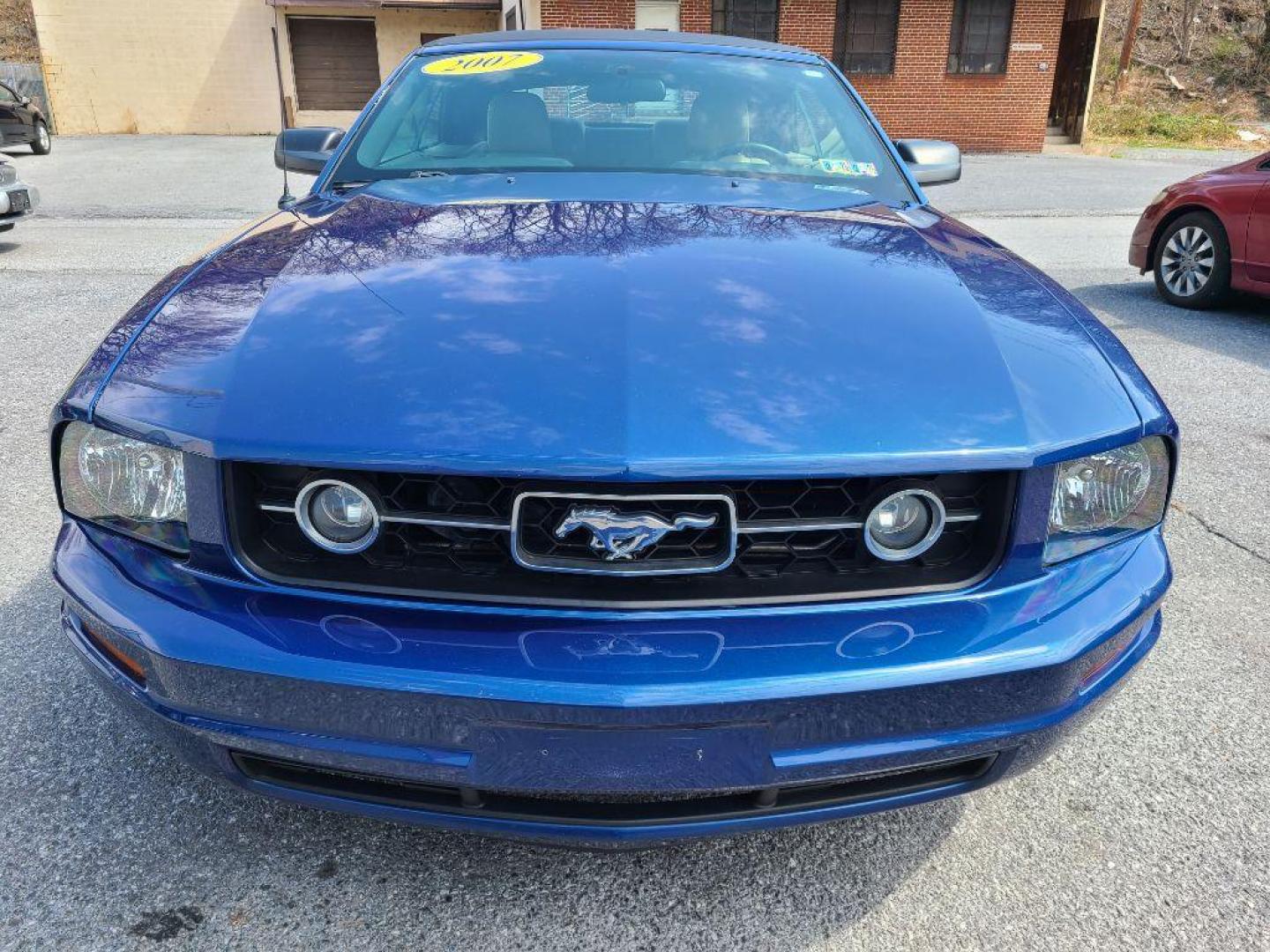 2007 BLUE FORD MUSTANG BASE (1ZVHT84N475) with an 4.0L engine, Automatic transmission, located at 117 North Cameron Street, Harrisburg, PA, 17101, (717) 963-8962, 40.267021, -76.875351 - WE FINANCE!!! Good Credit/ Bad Credit/ No Credit - ALL Trade-Ins Welcomed!!! ***Guaranteed Credit Approval*** APPLY ONLINE or CALL us TODAY ;) Internet Prices and Marketplace Prices are SPECIAL discounted ***CASH DEALS*** Retail Prices are higher. Please call us to discuss your cash and finan - Photo#7