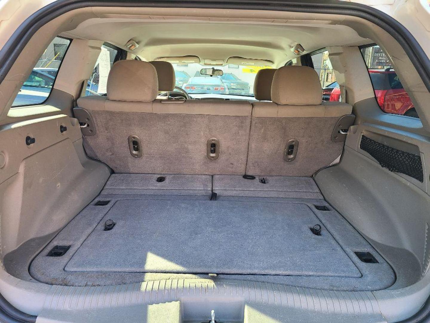 2007 WHITE JEEP GRAND CHEROKEE LAREDO (1J8GR48K37C) with an 3.7L engine, Automatic transmission, located at 117 North Cameron Street, Harrisburg, PA, 17101, (717) 963-8962, 40.267021, -76.875351 - WE FINANCE!!! Good Credit/ Bad Credit/ No Credit - ALL Trade-Ins Welcomed!!! ***Guaranteed Credit Approval*** APPLY ONLINE or CALL us TODAY ;) Internet Prices and Marketplace Prices are SPECIAL discounted ***CASH DEALS*** Retail Prices are higher. Please call us to discuss your cash and finan - Photo#22