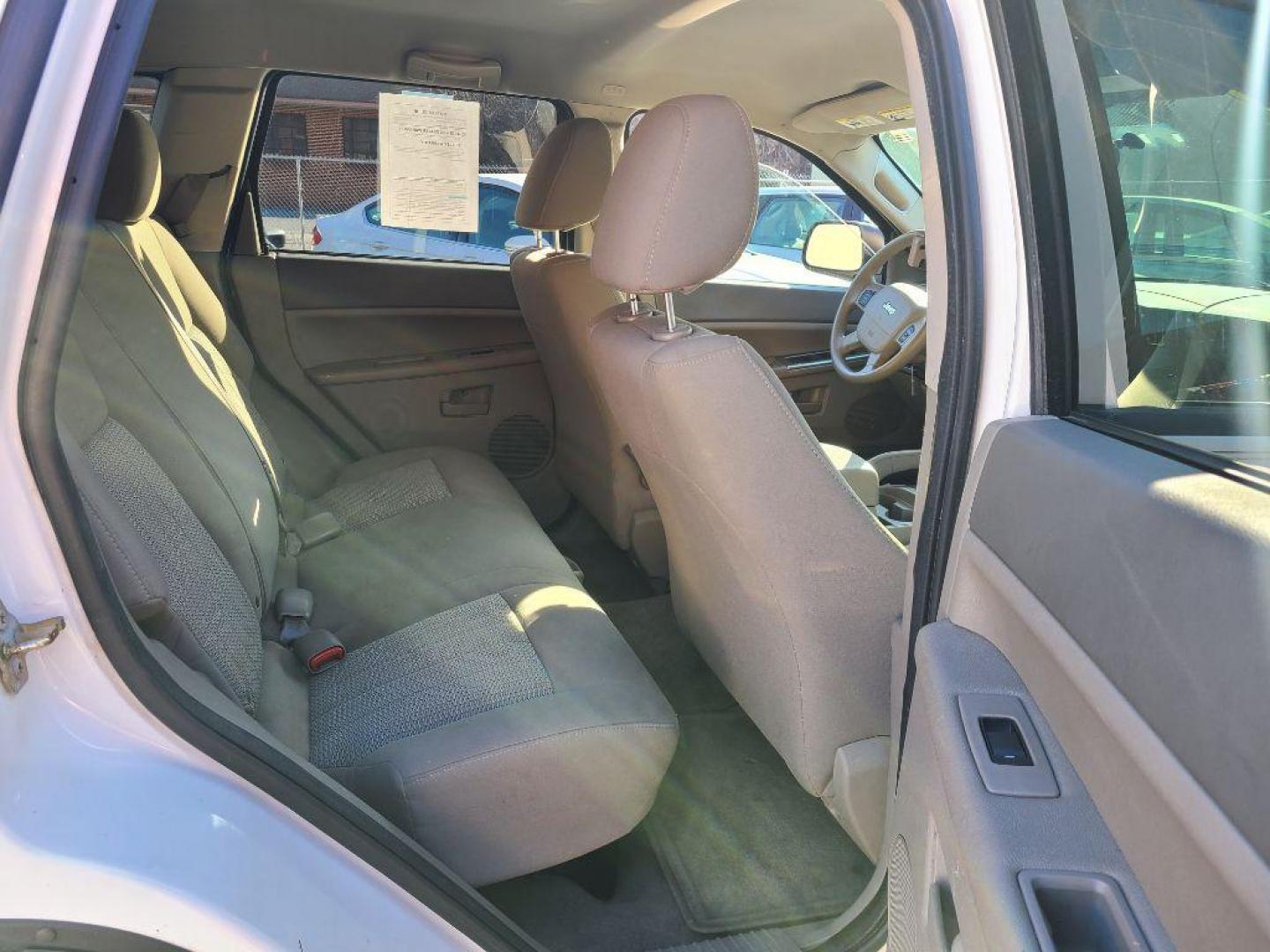 2007 WHITE JEEP GRAND CHEROKEE LAREDO (1J8GR48K37C) with an 3.7L engine, Automatic transmission, located at 117 North Cameron Street, Harrisburg, PA, 17101, (717) 963-8962, 40.267021, -76.875351 - WE FINANCE!!! Good Credit/ Bad Credit/ No Credit - ALL Trade-Ins Welcomed!!! ***Guaranteed Credit Approval*** APPLY ONLINE or CALL us TODAY ;) Internet Prices and Marketplace Prices are SPECIAL discounted ***CASH DEALS*** Retail Prices are higher. Please call us to discuss your cash and finan - Photo#23