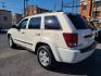 2007 WHITE JEEP GRAND CHEROKEE LAREDO (1J8GR48K37C) with an 3.7L engine, Automatic transmission, located at 117 North Cameron Street, Harrisburg, PA, 17101, (717) 963-8962, 40.267021, -76.875351 - WE FINANCE!!! Good Credit/ Bad Credit/ No Credit - ALL Trade-Ins Welcomed!!! ***Guaranteed Credit Approval*** APPLY ONLINE or CALL us TODAY ;) Internet Prices and Marketplace Prices are SPECIAL discounted ***CASH DEALS*** Retail Prices are higher. Please call us to discuss your cash and finan - Photo#3