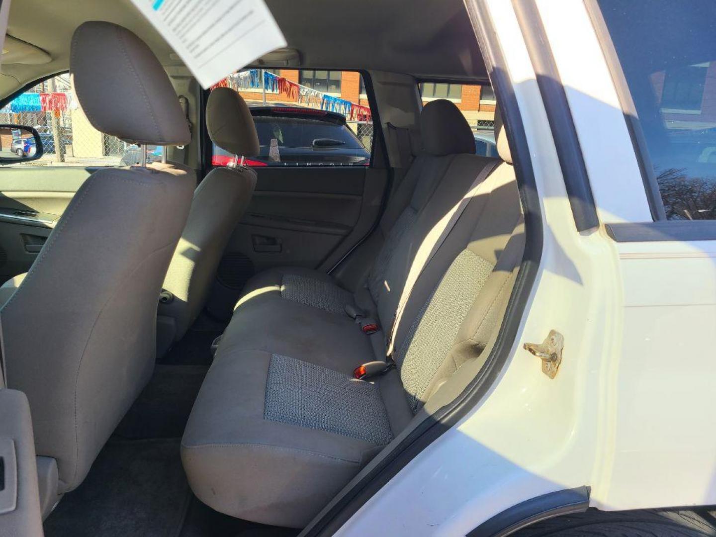 2007 WHITE JEEP GRAND CHEROKEE LAREDO (1J8GR48K37C) with an 3.7L engine, Automatic transmission, located at 117 North Cameron Street, Harrisburg, PA, 17101, (717) 963-8962, 40.267021, -76.875351 - WE FINANCE!!! Good Credit/ Bad Credit/ No Credit - ALL Trade-Ins Welcomed!!! ***Guaranteed Credit Approval*** APPLY ONLINE or CALL us TODAY ;) Internet Prices and Marketplace Prices are SPECIAL discounted ***CASH DEALS*** Retail Prices are higher. Please call us to discuss your cash and finan - Photo#25