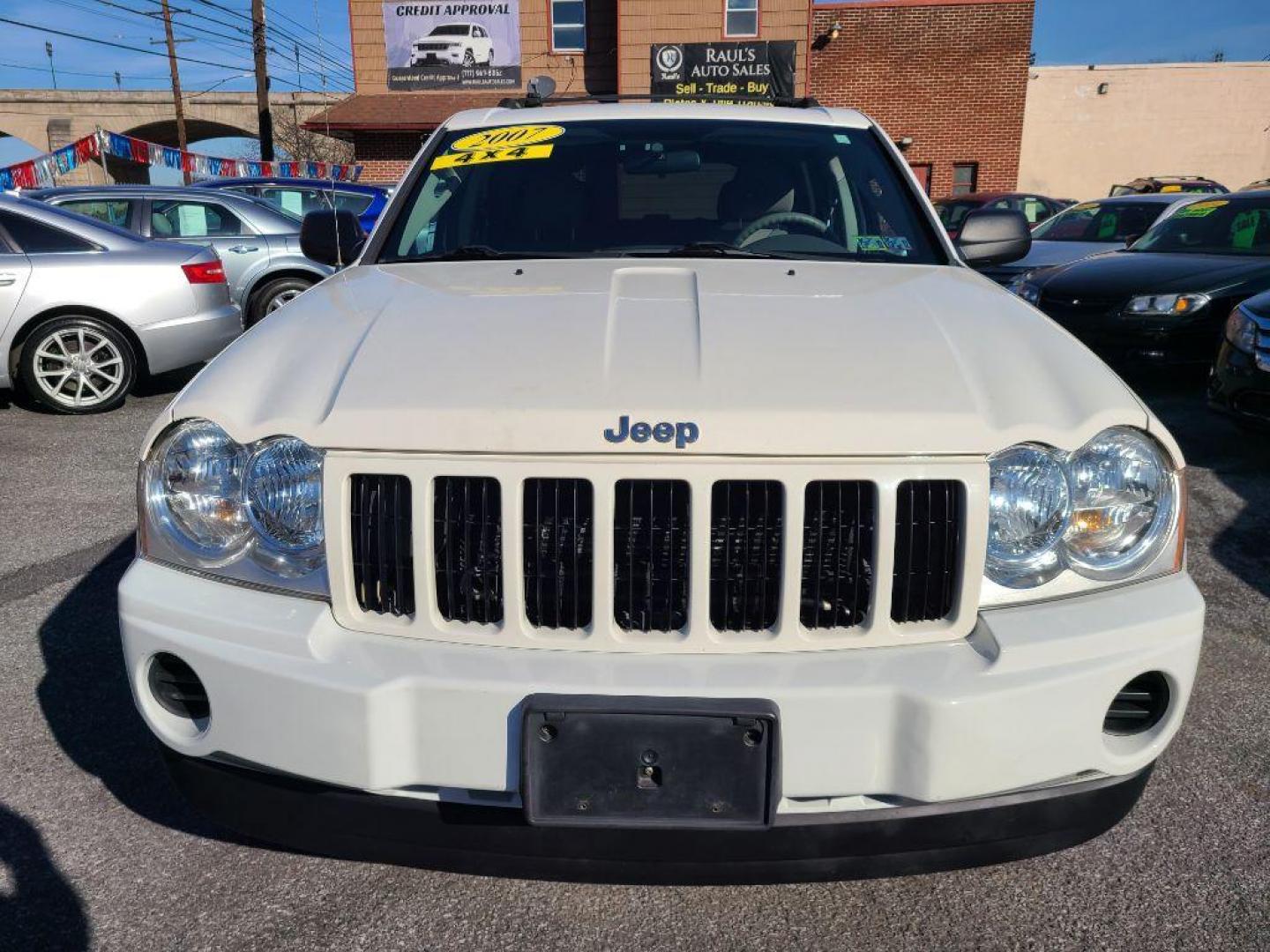 2007 WHITE JEEP GRAND CHEROKEE LAREDO (1J8GR48K37C) with an 3.7L engine, Automatic transmission, located at 117 North Cameron Street, Harrisburg, PA, 17101, (717) 963-8962, 40.267021, -76.875351 - WE FINANCE!!! Good Credit/ Bad Credit/ No Credit - ALL Trade-Ins Welcomed!!! ***Guaranteed Credit Approval*** APPLY ONLINE or CALL us TODAY ;) Internet Prices and Marketplace Prices are SPECIAL discounted ***CASH DEALS*** Retail Prices are higher. Please call us to discuss your cash and finan - Photo#7