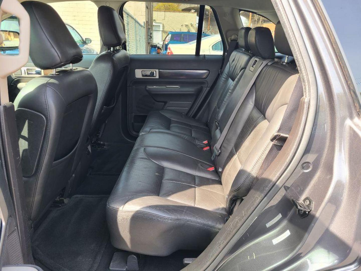 2007 GREY LINCOLN MKX AWD (2LMDU88C17B) with an 3.5L engine, Automatic transmission, located at 117 North Cameron Street, Harrisburg, PA, 17101, (717) 963-8962, 40.267021, -76.875351 - WE FINANCE!!! Good Credit/ Bad Credit/ No Credit - ALL Trade-Ins Welcomed!!! ***Guaranteed Credit Approval*** APPLY ONLINE or CALL us TODAY ;) Internet Prices and Marketplace Prices are SPECIAL discounted ***CASH DEALS*** Retail Prices are higher. Please call us to discuss your cash and finan - Photo#11