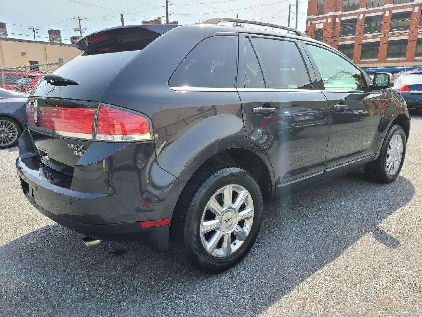 2007 GREY LINCOLN MKX AWD (2LMDU88C17B) with an 3.5L engine, Automatic transmission, located at 117 North Cameron Street, Harrisburg, PA, 17101, (717) 963-8962, 40.267021, -76.875351 - WE FINANCE!!! Good Credit/ Bad Credit/ No Credit - ALL Trade-Ins Welcomed!!! ***Guaranteed Credit Approval*** APPLY ONLINE or CALL us TODAY ;) Internet Prices and Marketplace Prices are SPECIAL discounted ***CASH DEALS*** Retail Prices are higher. Please call us to discuss your cash and finan - Photo#4