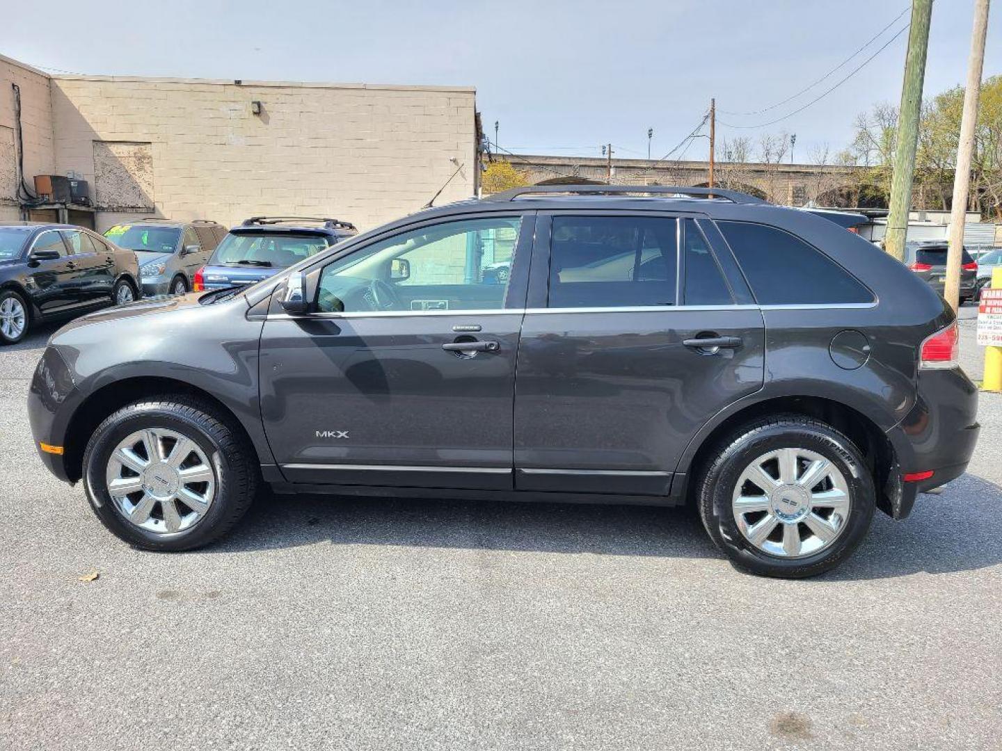 2007 GREY LINCOLN MKX AWD (2LMDU88C17B) with an 3.5L engine, Automatic transmission, located at 117 North Cameron Street, Harrisburg, PA, 17101, (717) 963-8962, 40.267021, -76.875351 - WE FINANCE!!! Good Credit/ Bad Credit/ No Credit - ALL Trade-Ins Welcomed!!! ***Guaranteed Credit Approval*** APPLY ONLINE or CALL us TODAY ;) Internet Prices and Marketplace Prices are SPECIAL discounted ***CASH DEALS*** Retail Prices are higher. Please call us to discuss your cash and finan - Photo#6