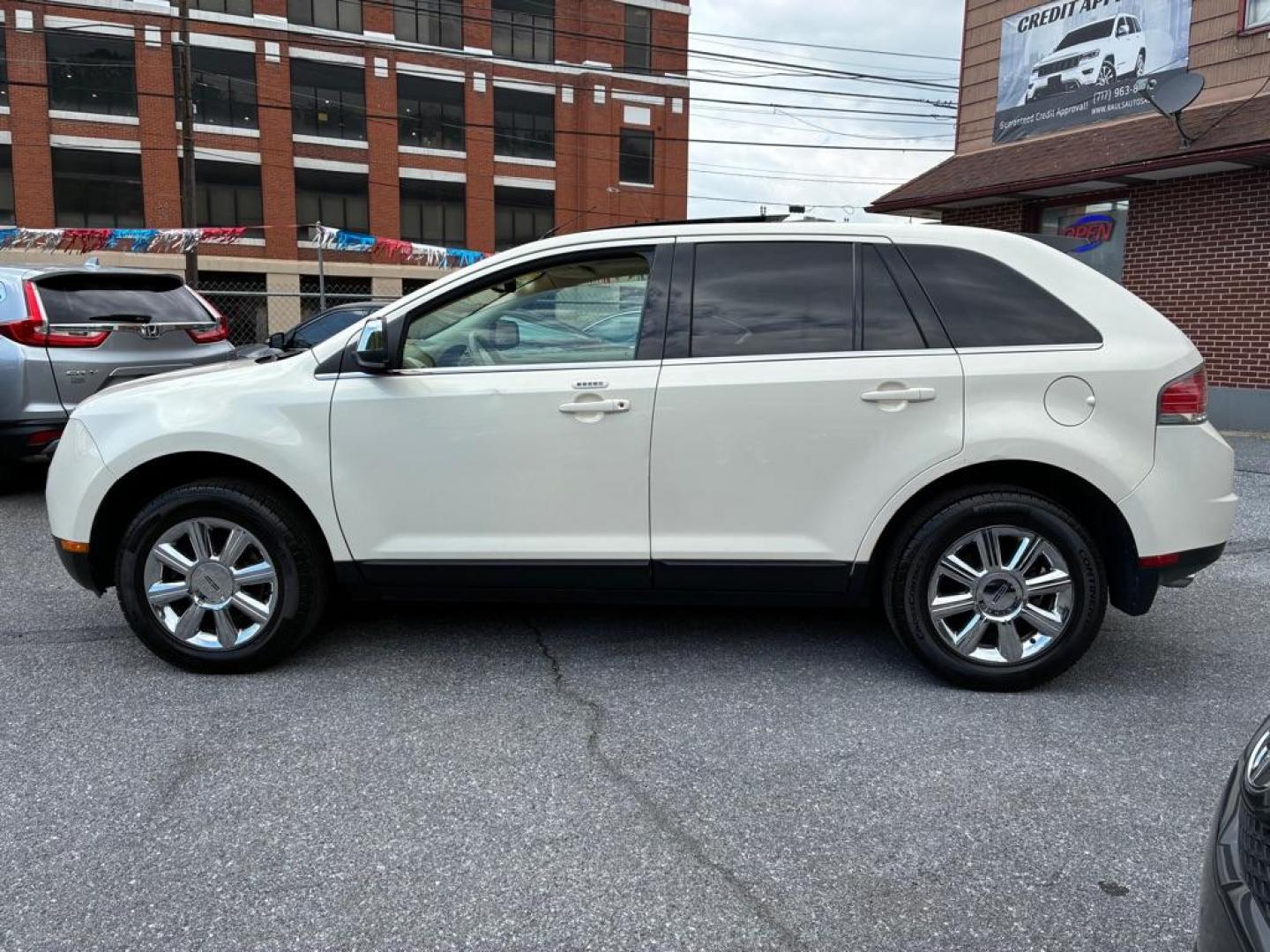 2007 WHITE LINCOLN MKX (2LMDU88C77B) with an 3.5L engine, Automatic transmission, located at 117 North Cameron Street, Harrisburg, PA, 17101, (717) 963-8962, 40.267021, -76.875351 - Photo#1