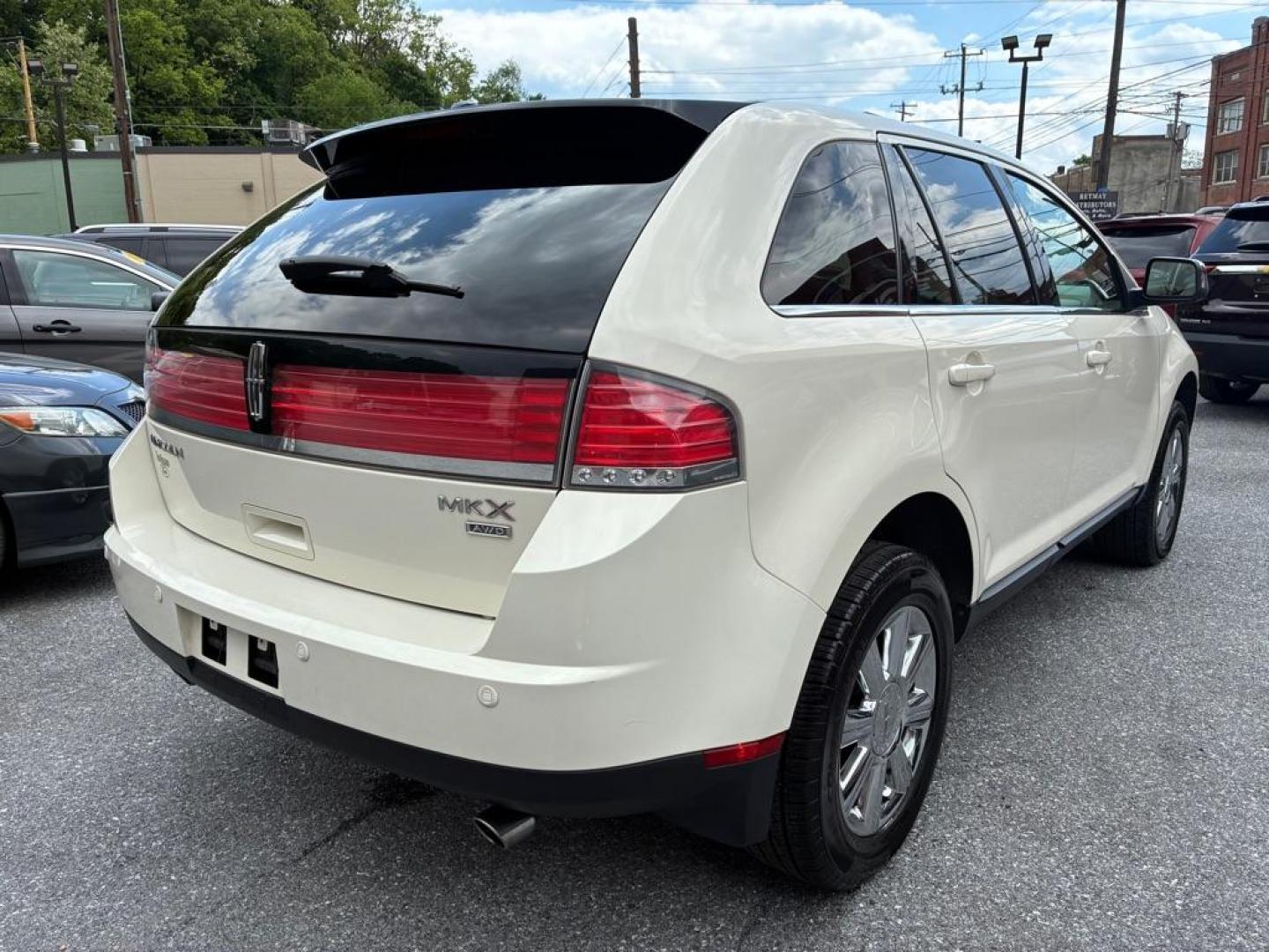 2007 WHITE LINCOLN MKX (2LMDU88C77B) with an 3.5L engine, Automatic transmission, located at 117 North Cameron Street, Harrisburg, PA, 17101, (717) 963-8962, 40.267021, -76.875351 - Photo#4