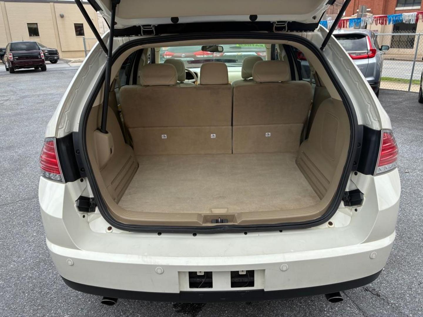 2007 WHITE LINCOLN MKX (2LMDU88C77B) with an 3.5L engine, Automatic transmission, located at 117 North Cameron Street, Harrisburg, PA, 17101, (717) 963-8962, 40.267021, -76.875351 - Photo#10