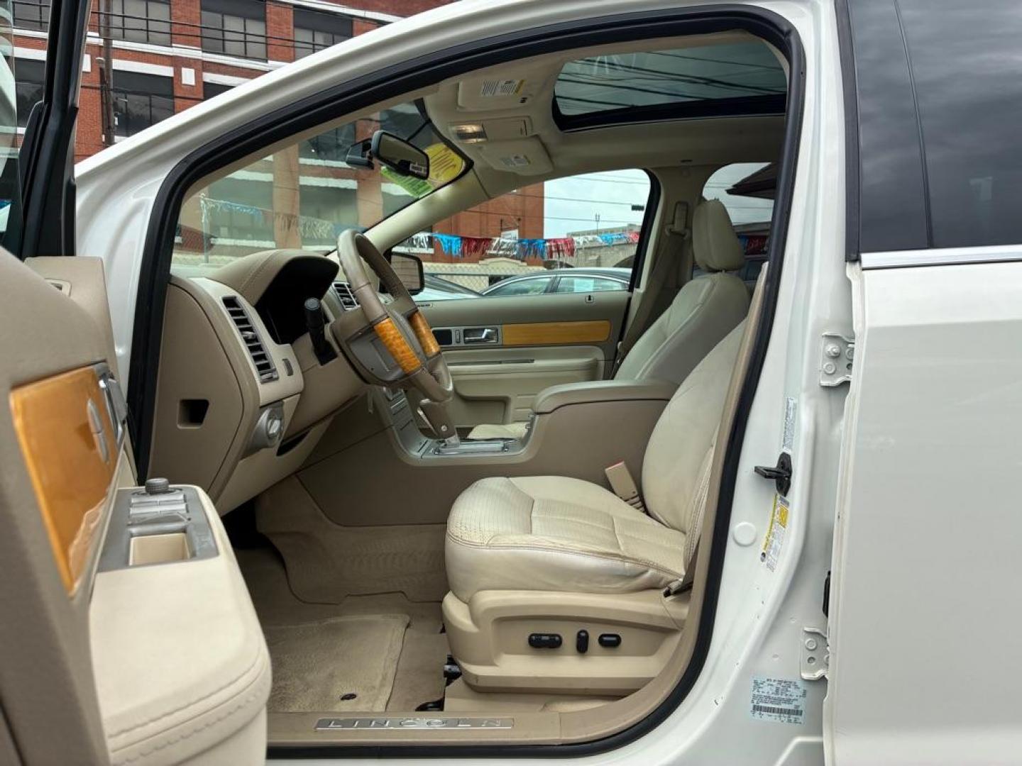 2007 WHITE LINCOLN MKX (2LMDU88C77B) with an 3.5L engine, Automatic transmission, located at 117 North Cameron Street, Harrisburg, PA, 17101, (717) 963-8962, 40.267021, -76.875351 - Photo#13