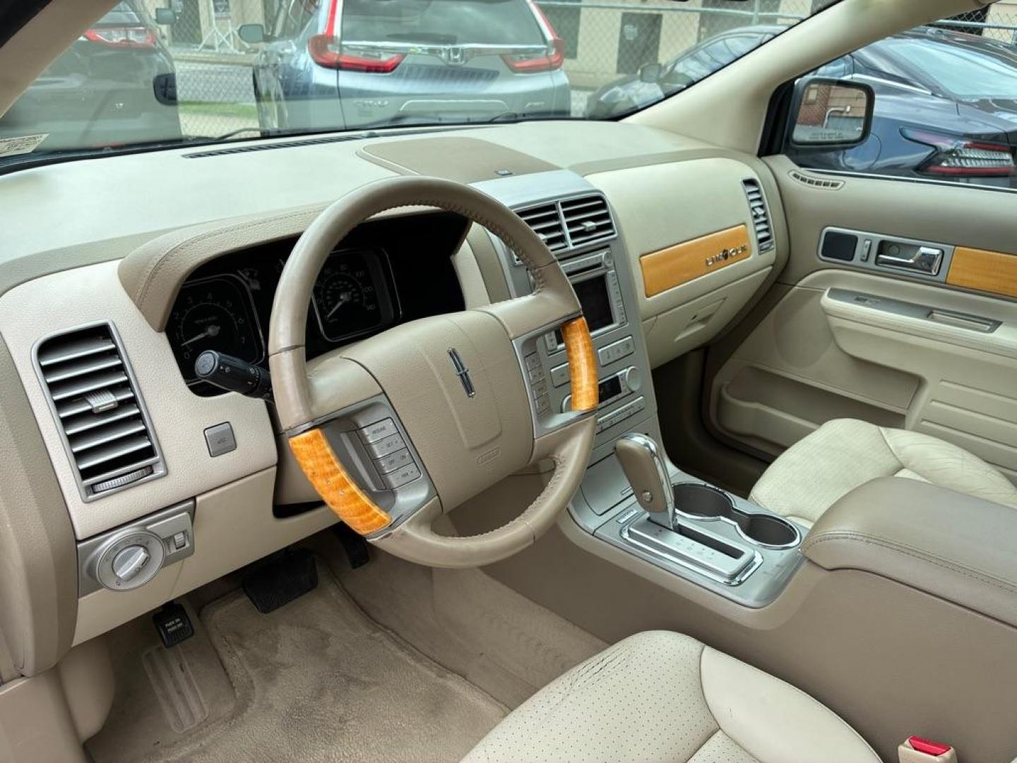 2007 WHITE LINCOLN MKX (2LMDU88C77B) with an 3.5L engine, Automatic transmission, located at 117 North Cameron Street, Harrisburg, PA, 17101, (717) 963-8962, 40.267021, -76.875351 - Photo#14
