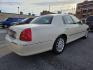 2007 WHITE LINCOLN TOWN CAR SIGNATURE (1LNHM81W77Y) with an 4.6L engine, Automatic transmission, located at 117 North Cameron Street, Harrisburg, PA, 17101, (717) 963-8962, 40.267021, -76.875351 - WE FINANCE!!! Good Credit/ Bad Credit/ No Credit - ALL Trade-Ins Welcomed!!! ***Guaranteed Credit Approval*** APPLY ONLINE or CALL us TODAY ;) Please call us to discuss your cash and financing options. - Photo#4