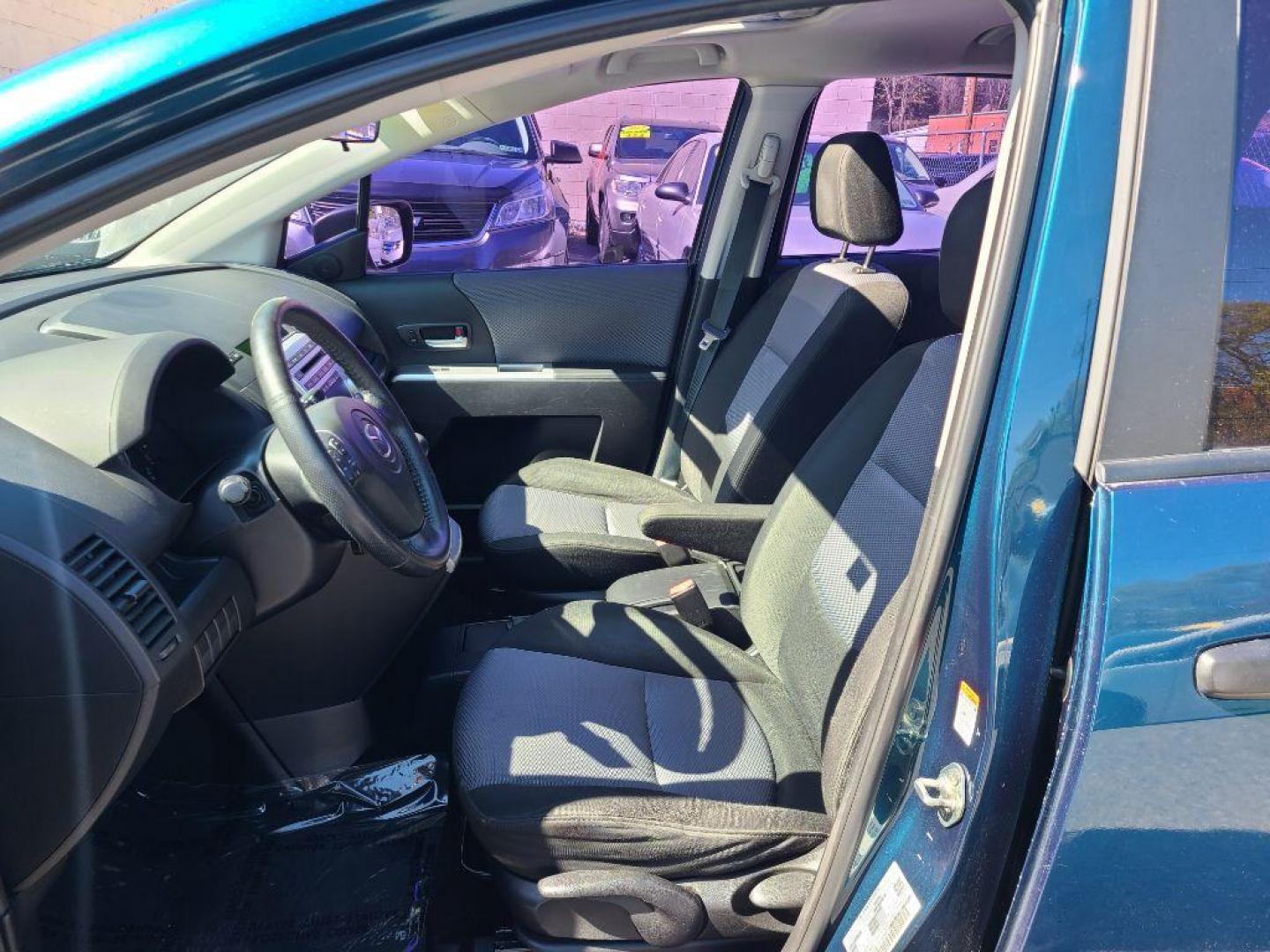 2007 BLUE MAZDA 5 TOURING (JM1CR29L070) with an 2.3L engine, Automatic transmission, located at 117 North Cameron Street, Harrisburg, PA, 17101, (717) 963-8962, 40.267021, -76.875351 - WE FINANCE!!! Good Credit/ Bad Credit/ No Credit - ALL Trade-Ins Welcomed!!! ***Guaranteed Credit Approval*** APPLY ONLINE or CALL us TODAY ;) Internet Prices and Marketplace Prices are SPECIAL discounted ***CASH DEALS*** Retail Prices are higher. Please call us to discuss your cash and finan - Photo#15