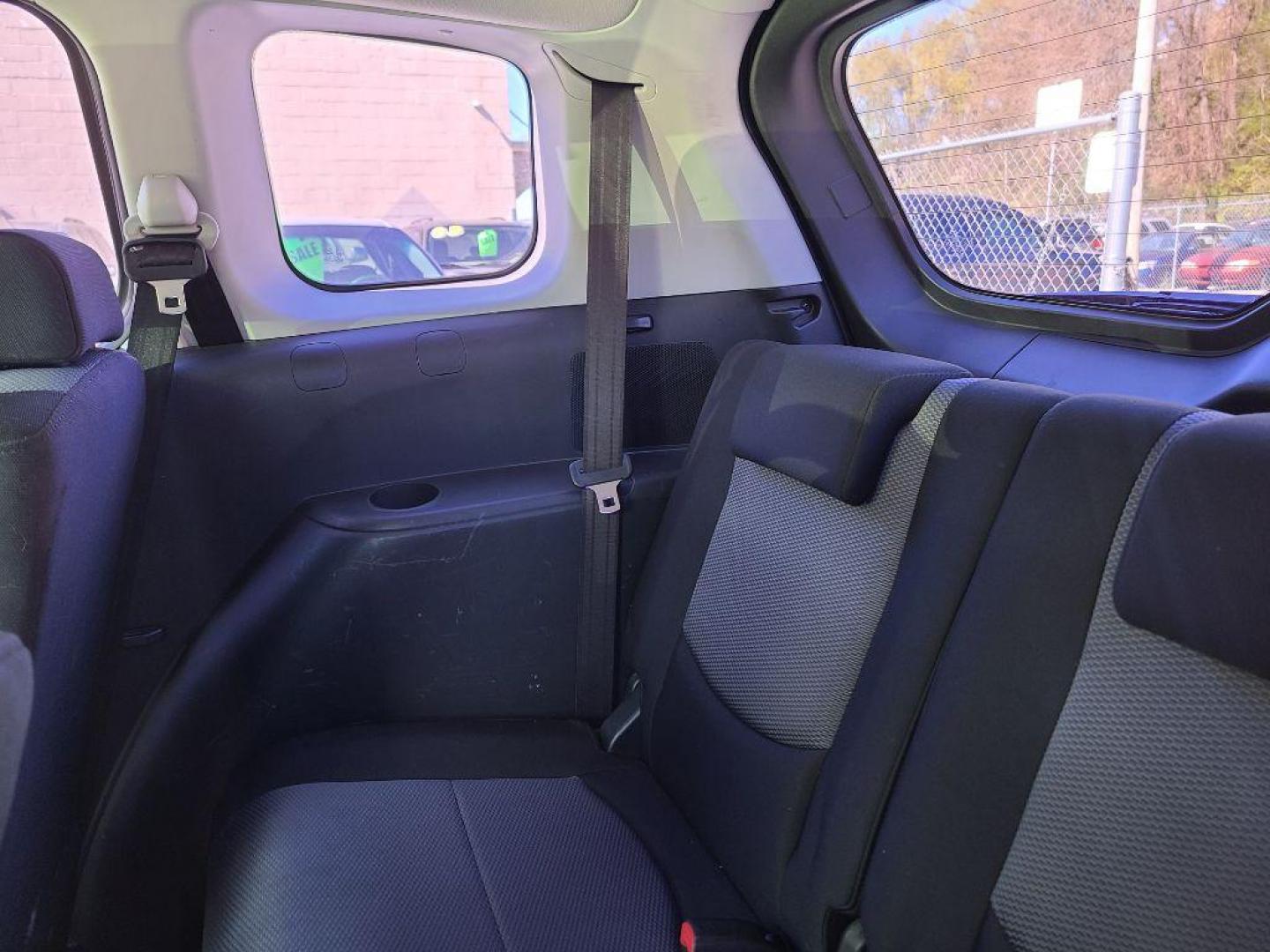 2007 BLUE MAZDA 5 TOURING (JM1CR29L070) with an 2.3L engine, Automatic transmission, located at 117 North Cameron Street, Harrisburg, PA, 17101, (717) 963-8962, 40.267021, -76.875351 - WE FINANCE!!! Good Credit/ Bad Credit/ No Credit - ALL Trade-Ins Welcomed!!! ***Guaranteed Credit Approval*** APPLY ONLINE or CALL us TODAY ;) Internet Prices and Marketplace Prices are SPECIAL discounted ***CASH DEALS*** Retail Prices are higher. Please call us to discuss your cash and finan - Photo#16