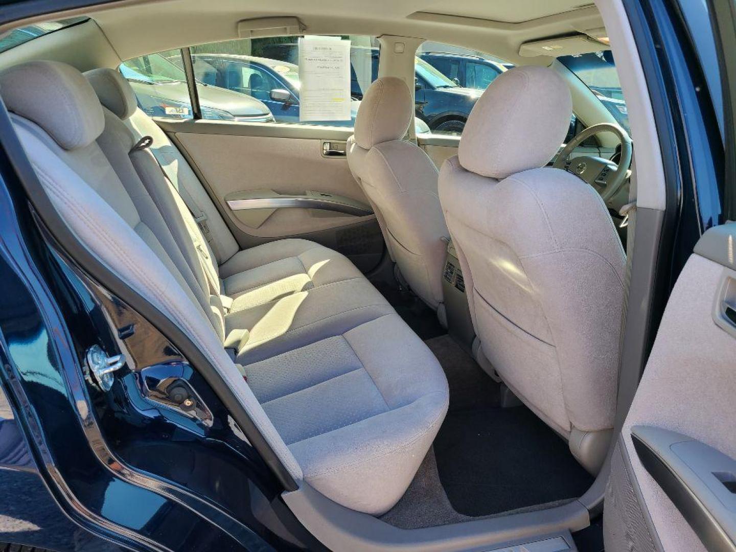 2007 BLUE NISSAN MAXIMA SE (1N4BA41E07C) with an 3.5L engine, Continuously Variable transmission, located at 117 North Cameron Street, Harrisburg, PA, 17101, (717) 963-8962, 40.267021, -76.875351 - WE FINANCE!!! Good Credit/ Bad Credit/ No Credit - ALL Trade-Ins Welcomed!!! ***Guaranteed Credit Approval*** APPLY ONLINE or CALL us TODAY ;) Internet Prices and Marketplace Prices are SPECIAL discounted ***CASH DEALS*** Retail Prices are higher. Please call us to discuss your cash and finan - Photo#12