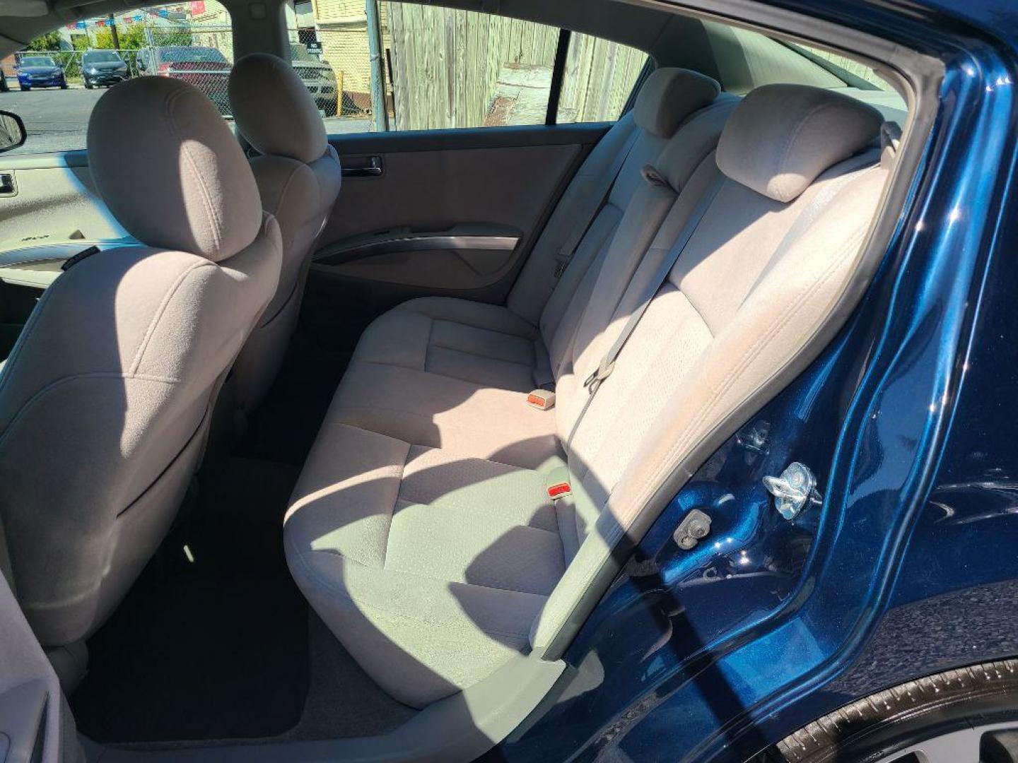 2007 BLUE NISSAN MAXIMA SE (1N4BA41E07C) with an 3.5L engine, Continuously Variable transmission, located at 117 North Cameron Street, Harrisburg, PA, 17101, (717) 963-8962, 40.267021, -76.875351 - WE FINANCE!!! Good Credit/ Bad Credit/ No Credit - ALL Trade-Ins Welcomed!!! ***Guaranteed Credit Approval*** APPLY ONLINE or CALL us TODAY ;) Internet Prices and Marketplace Prices are SPECIAL discounted ***CASH DEALS*** Retail Prices are higher. Please call us to discuss your cash and finan - Photo#13