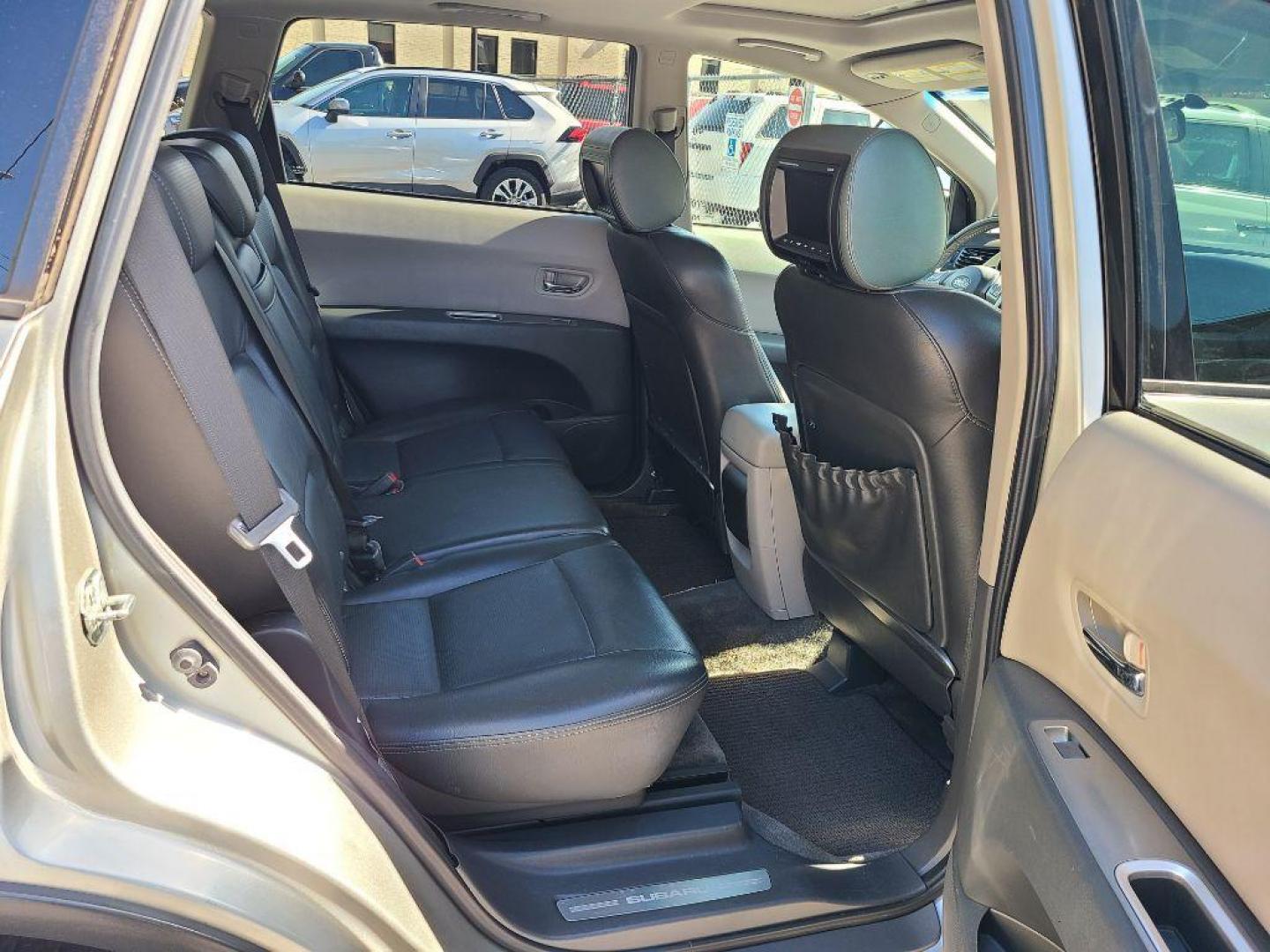 2007 SILVER SUBARU B9 TRIBECA 3.0 H6 (4S4WX82D374) with an 3.0L engine, Automatic transmission, located at 117 North Cameron Street, Harrisburg, PA, 17101, (717) 963-8962, 40.267021, -76.875351 - WE FINANCE!!! Good Credit/ Bad Credit/ No Credit - ALL Trade-Ins Welcomed!!! ***Guaranteed Credit Approval*** APPLY ONLINE or CALL us TODAY ;) Internet Prices and Marketplace Prices are SPECIAL discounted ***CASH DEALS*** Retail Prices are higher. Please call us to discuss your cash and finan - Photo#11