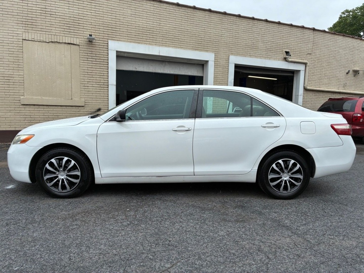 2007 WHITE TOYOTA CAMRY CE (4T1BE46K47U) with an 2.4L engine, Automatic transmission, located at 117 North Cameron Street, Harrisburg, PA, 17101, (717) 963-8962, 40.267021, -76.875351 - WE FINANCE!!! MOST vehicles are available for financing. Good Credit/ Challenged Credit/ No Credit - ALL Trade-Ins Welcomed!!! APPLY ONLINE or CALL us TODAY Please call us to discuss your cash and/or financing options. Thanks for checking our inventory! We're here to help.- Photo#1