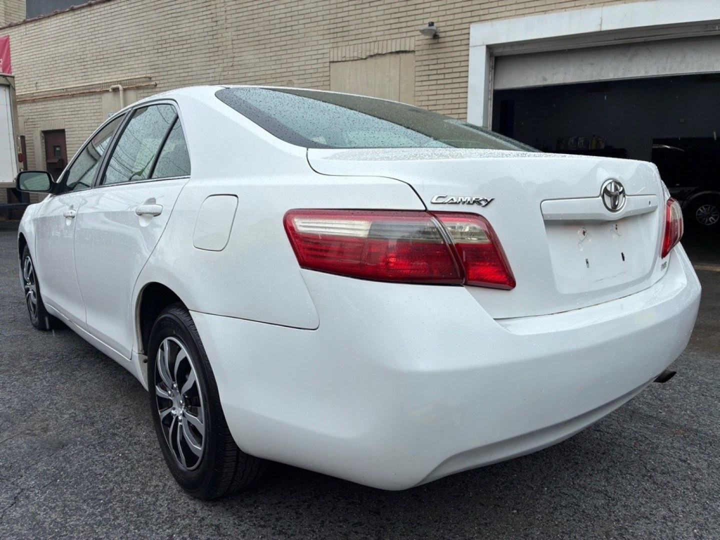2007 WHITE TOYOTA CAMRY CE (4T1BE46K47U) with an 2.4L engine, Automatic transmission, located at 117 North Cameron Street, Harrisburg, PA, 17101, (717) 963-8962, 40.267021, -76.875351 - WE FINANCE!!! MOST vehicles are available for financing. Good Credit/ Challenged Credit/ No Credit - ALL Trade-Ins Welcomed!!! APPLY ONLINE or CALL us TODAY Please call us to discuss your cash and/or financing options. Thanks for checking our inventory! We're here to help.- Photo#2