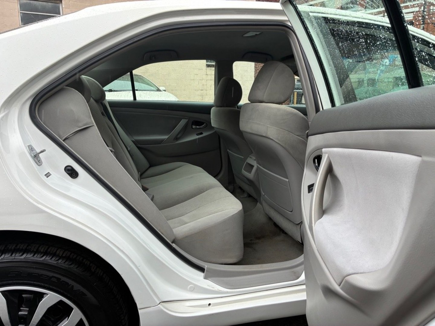 2007 WHITE TOYOTA CAMRY CE (4T1BE46K47U) with an 2.4L engine, Automatic transmission, located at 117 North Cameron Street, Harrisburg, PA, 17101, (717) 963-8962, 40.267021, -76.875351 - WE FINANCE!!! MOST vehicles are available for financing. Good Credit/ Challenged Credit/ No Credit - ALL Trade-Ins Welcomed!!! APPLY ONLINE or CALL us TODAY Please call us to discuss your cash and/or financing options. Thanks for checking our inventory! We're here to help.- Photo#9