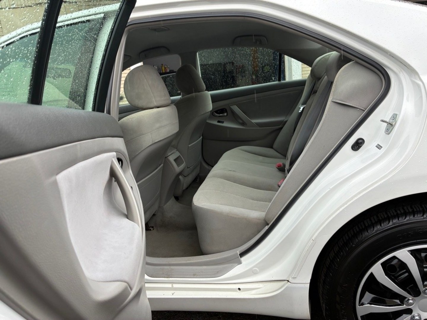 2007 WHITE TOYOTA CAMRY CE (4T1BE46K47U) with an 2.4L engine, Automatic transmission, located at 117 North Cameron Street, Harrisburg, PA, 17101, (717) 963-8962, 40.267021, -76.875351 - WE FINANCE!!! MOST vehicles are available for financing. Good Credit/ Challenged Credit/ No Credit - ALL Trade-Ins Welcomed!!! APPLY ONLINE or CALL us TODAY Please call us to discuss your cash and/or financing options. Thanks for checking our inventory! We're here to help.- Photo#11
